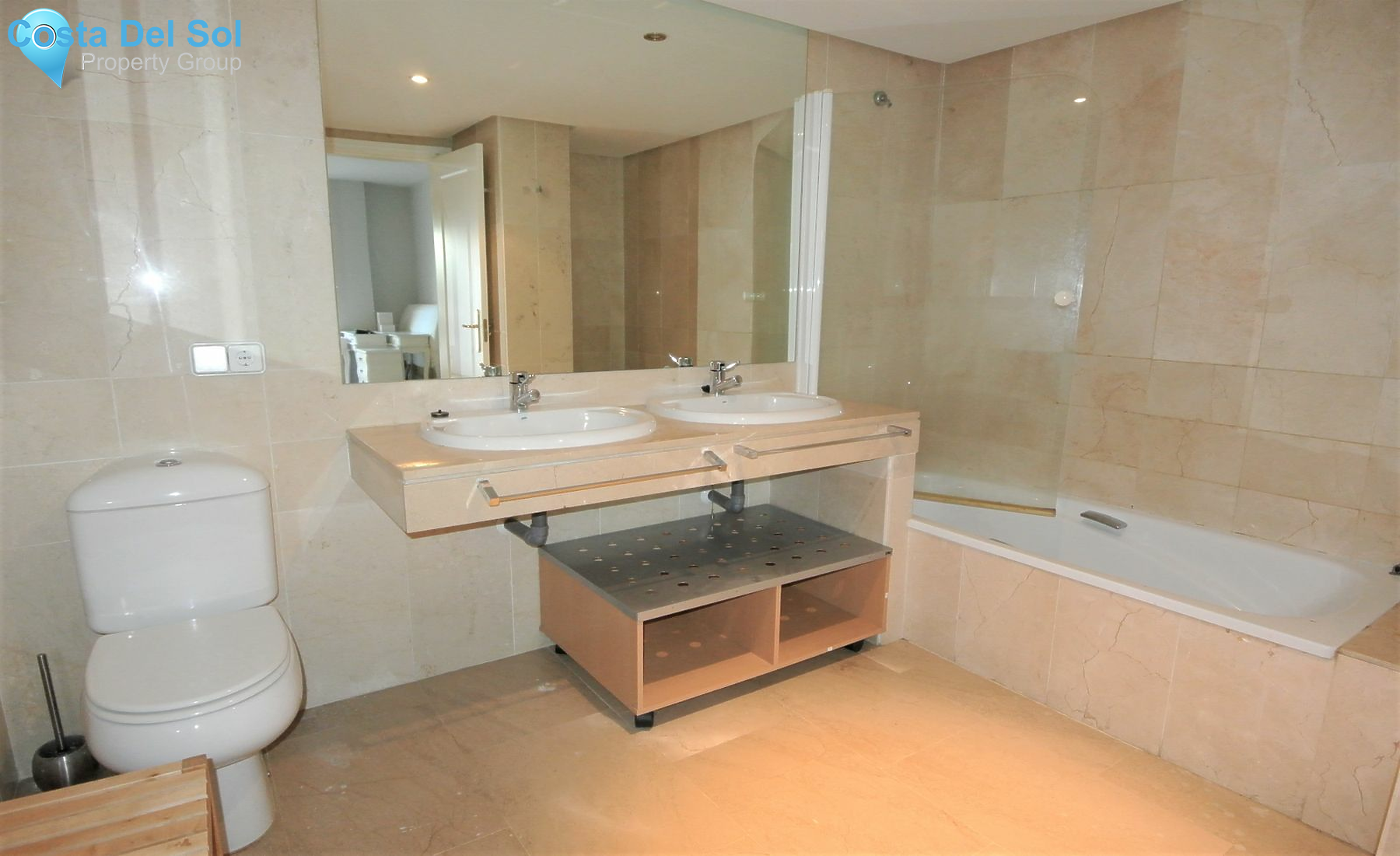 Middle Floor Apartment in The Golden Mile-1172330