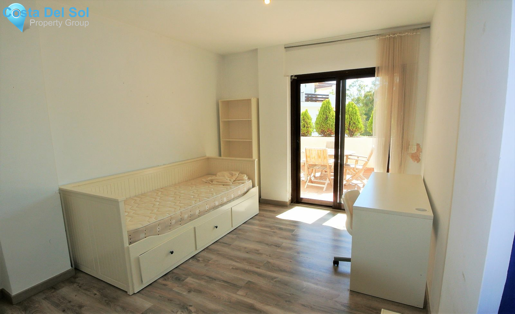 Middle Floor Apartment in The Golden Mile-1172335