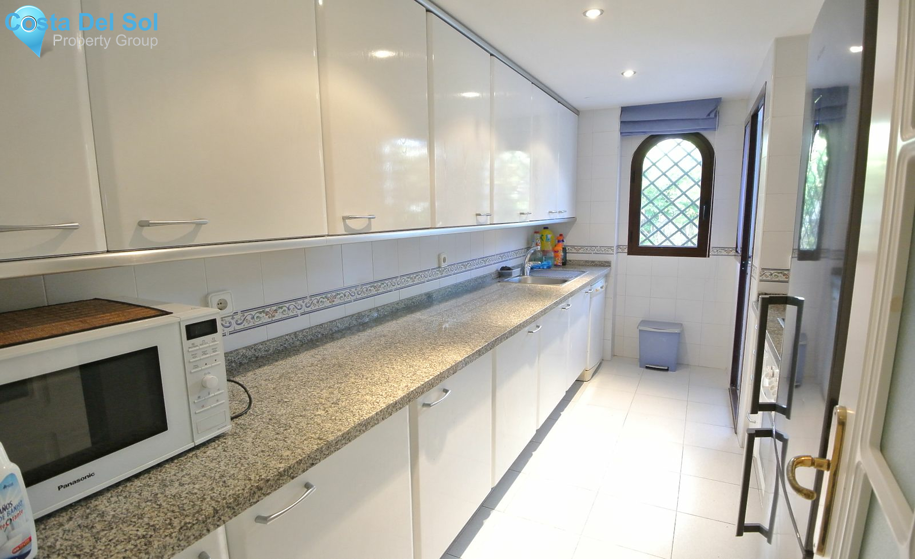 Middle Floor Apartment in The Golden Mile-1172327