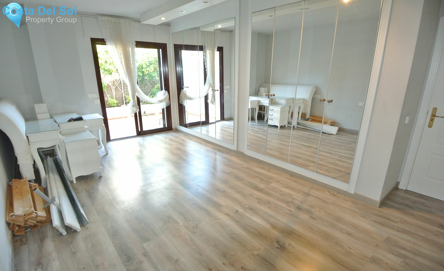 Middle Floor Apartment in The Golden Mile-1172328