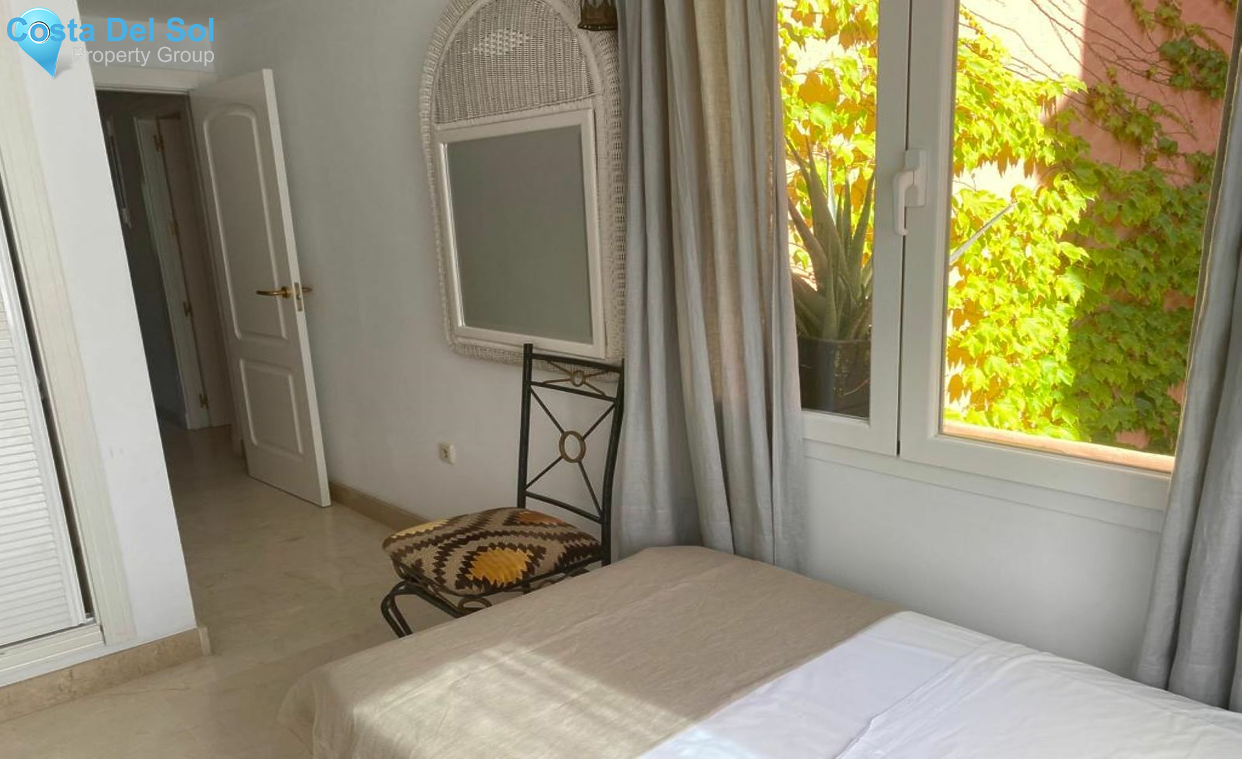 Middle Floor Apartment in The Golden Mile-1393186