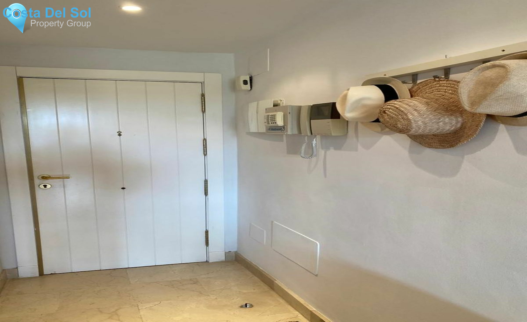 Middle Floor Apartment in The Golden Mile-1393187