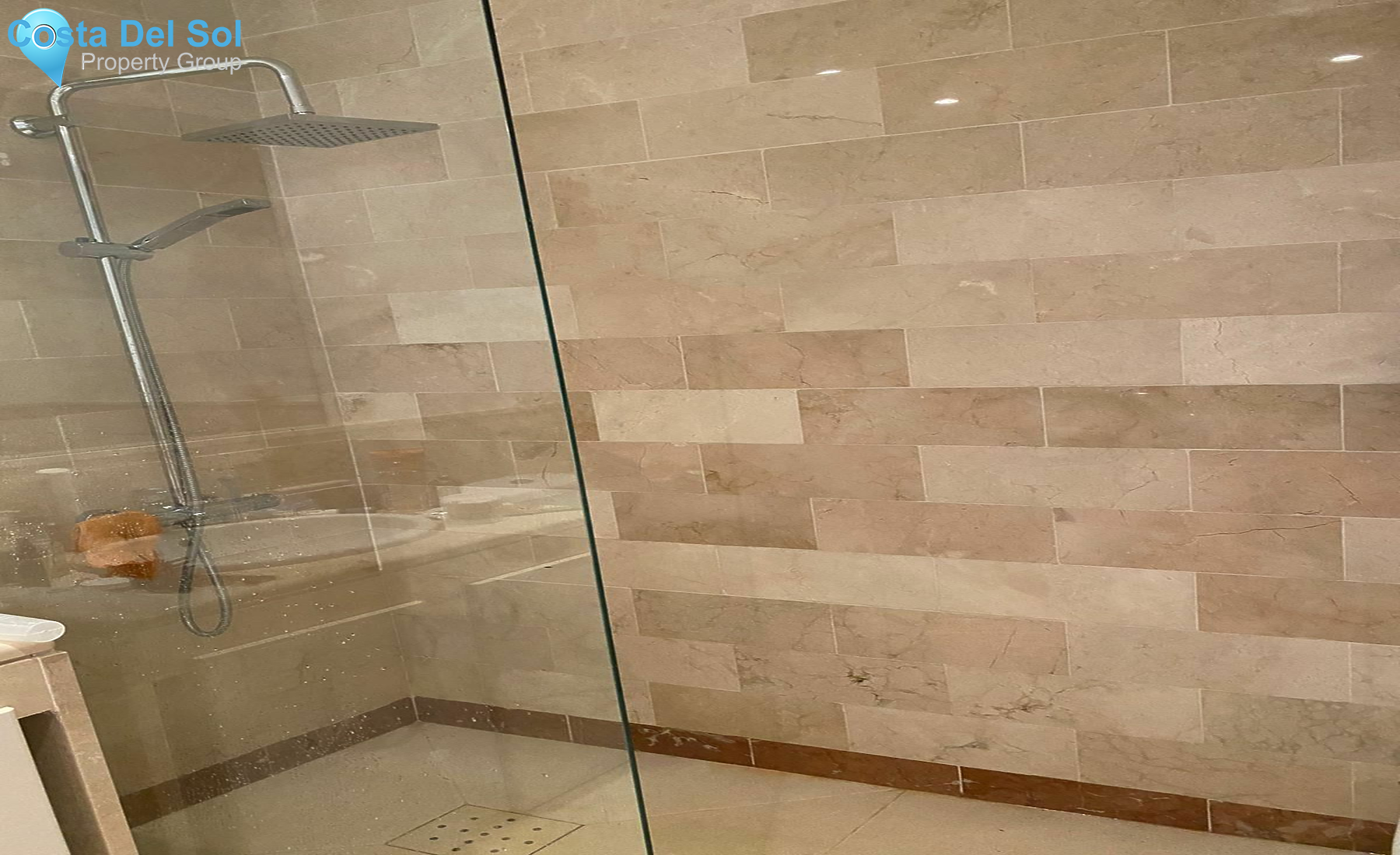 Middle Floor Apartment in The Golden Mile-1393188