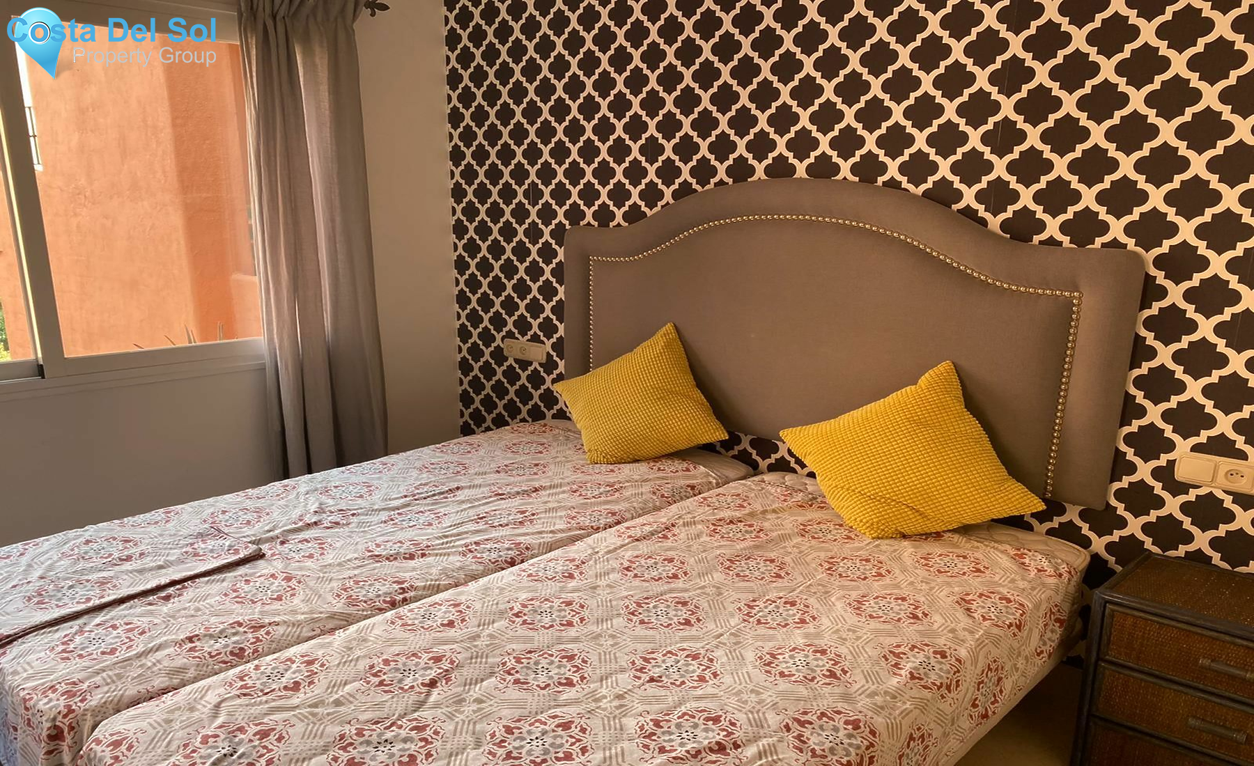 Middle Floor Apartment in The Golden Mile-1393177