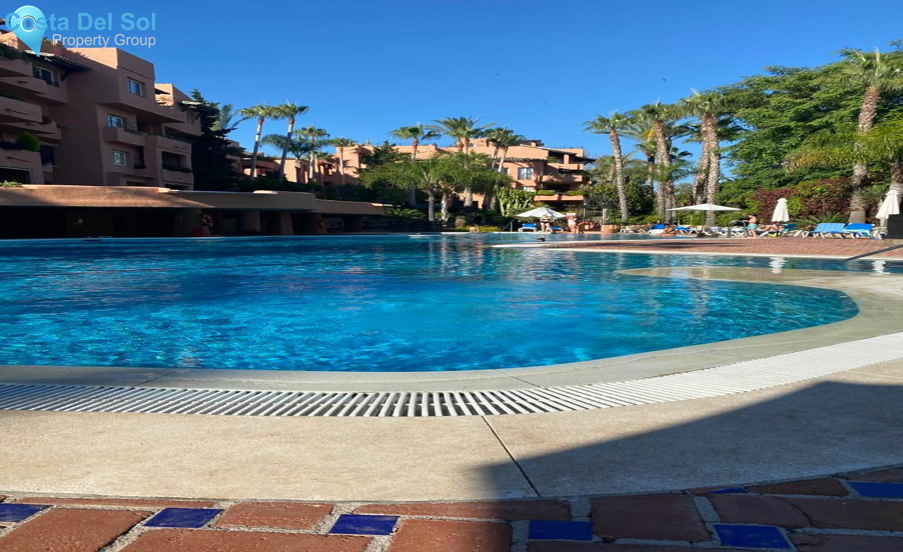 Middle Floor Apartment in The Golden Mile-1393178