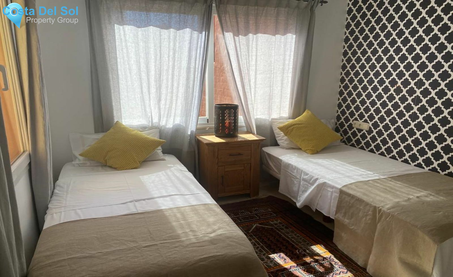 Middle Floor Apartment in The Golden Mile-1393181