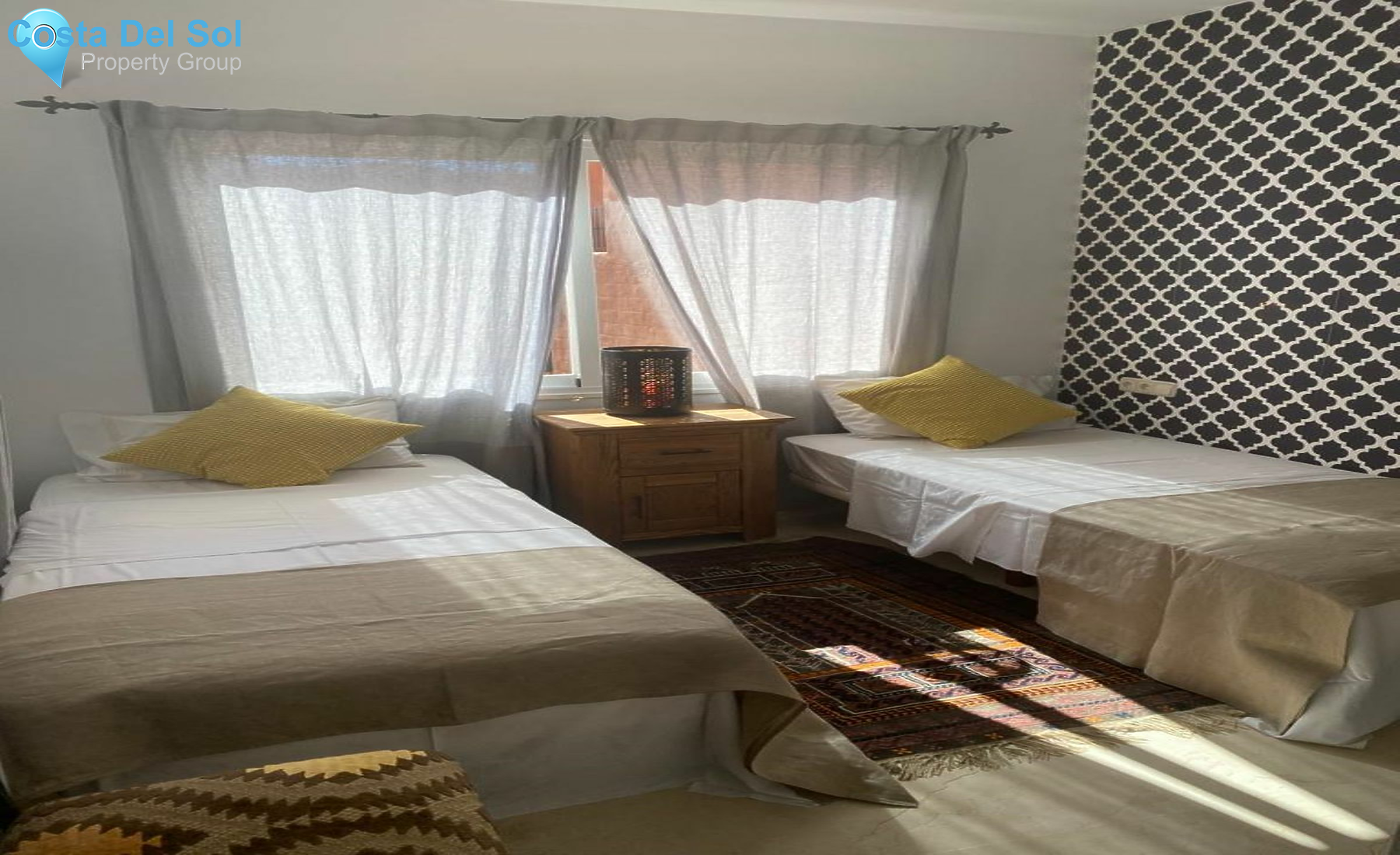 Middle Floor Apartment in The Golden Mile-1393184