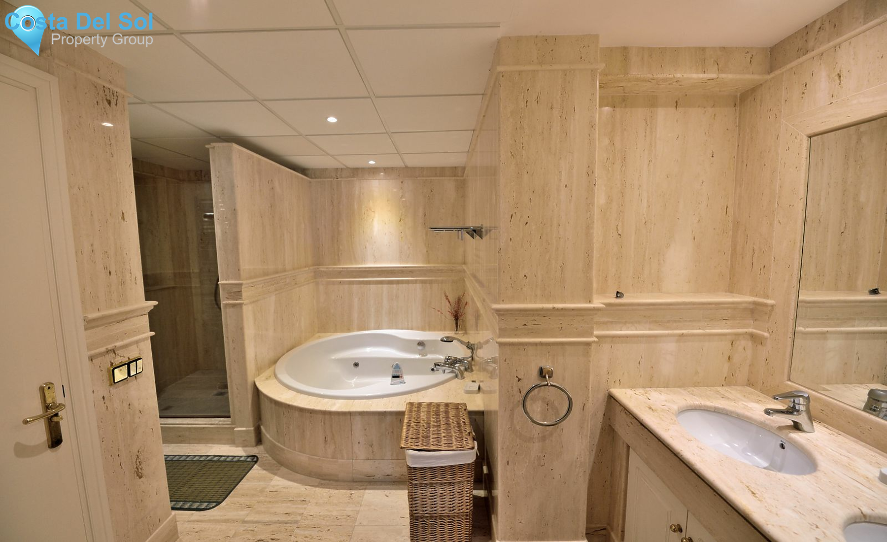 Middle Floor Apartment in The Golden Mile-1417475