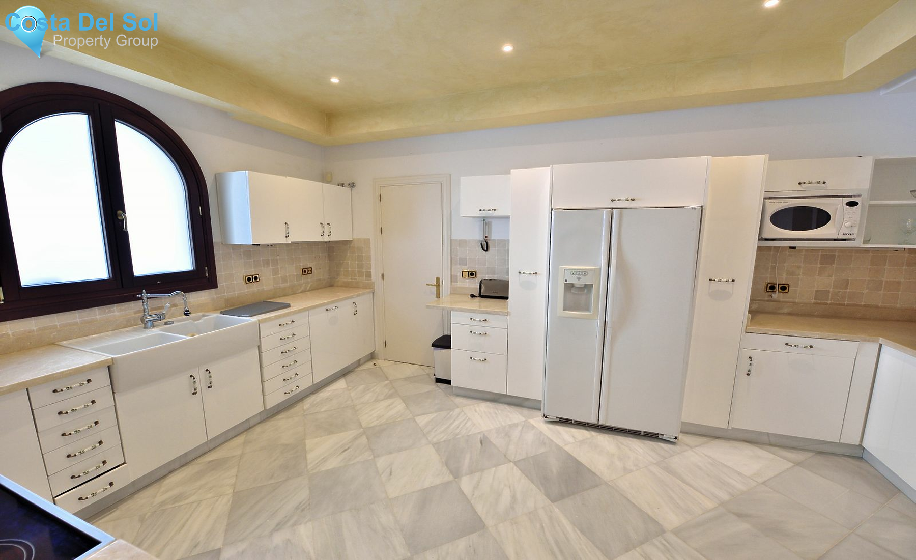 Middle Floor Apartment in The Golden Mile-1417476