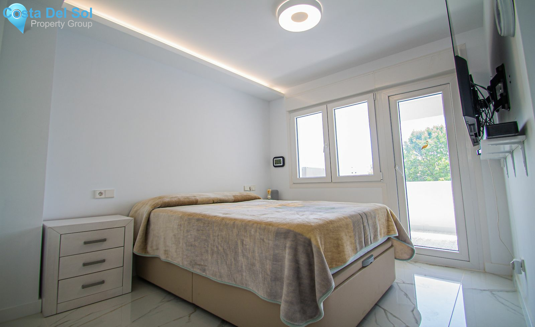 Middle Floor Apartment in The Golden Mile-1447549