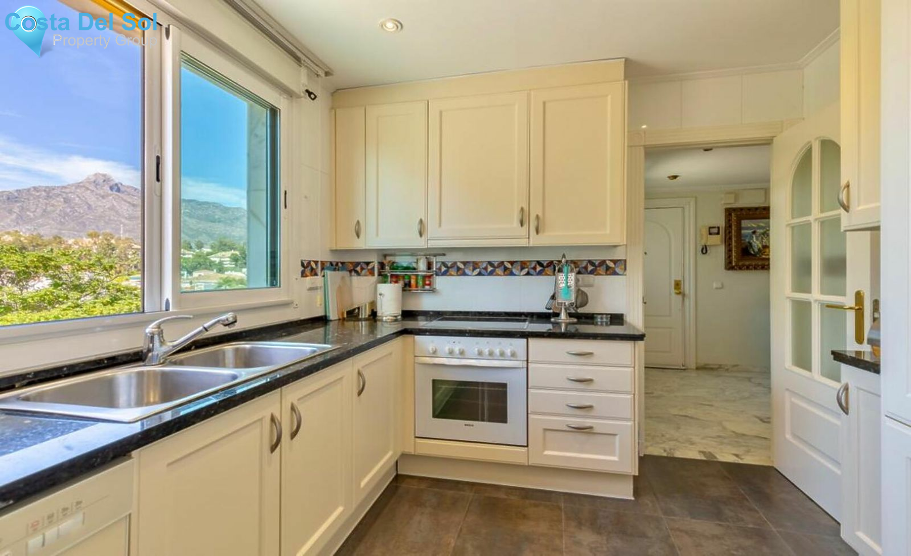 Middle Floor Apartment in The Golden Mile-1490072