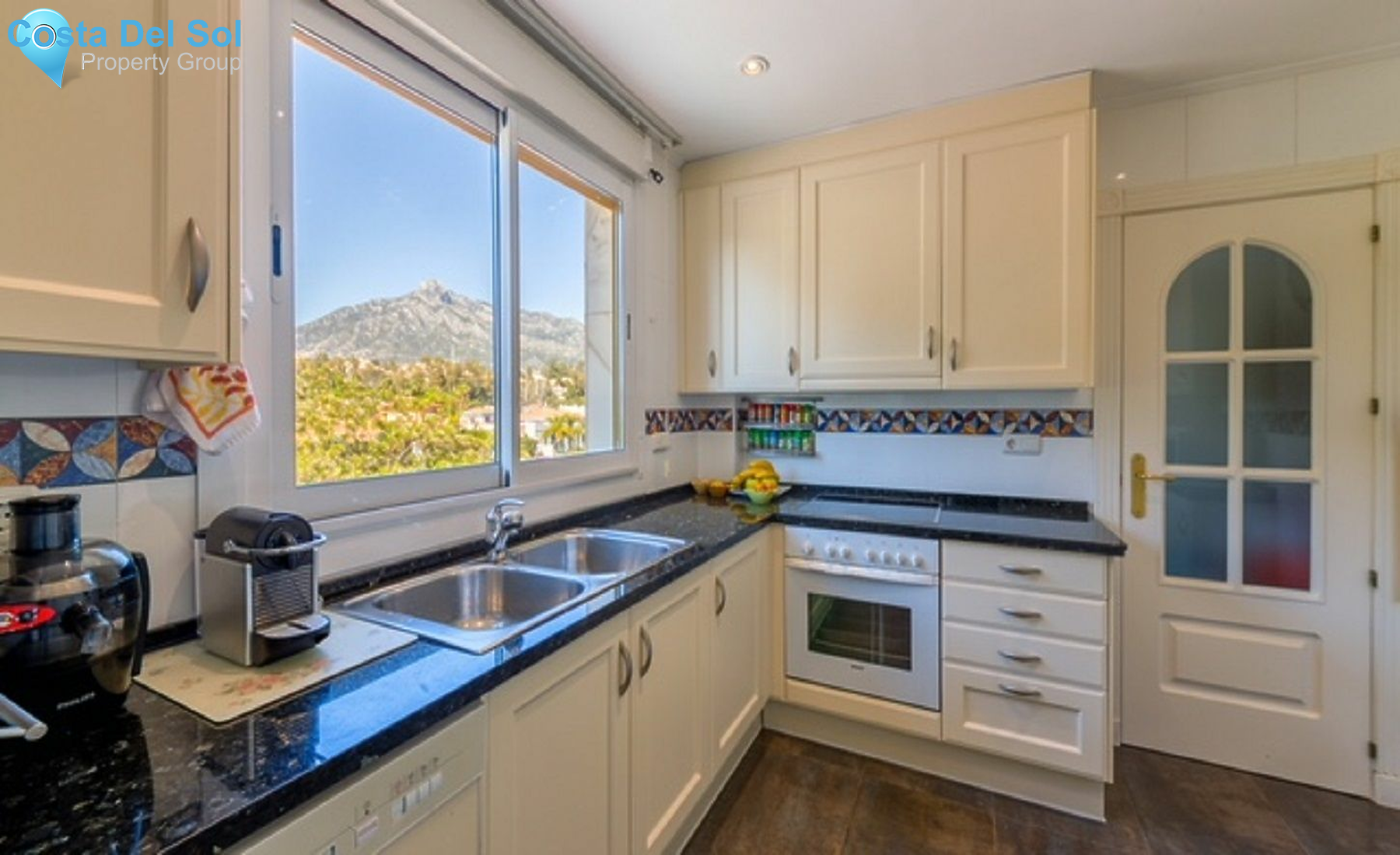 Middle Floor Apartment in The Golden Mile-1490073