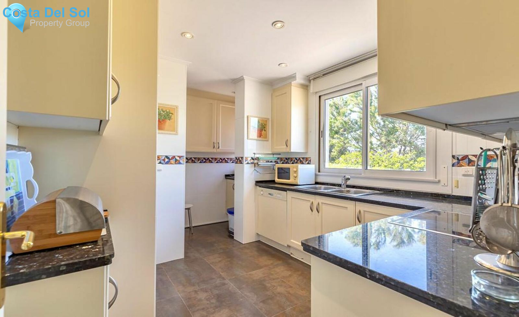 Middle Floor Apartment in The Golden Mile-1490074