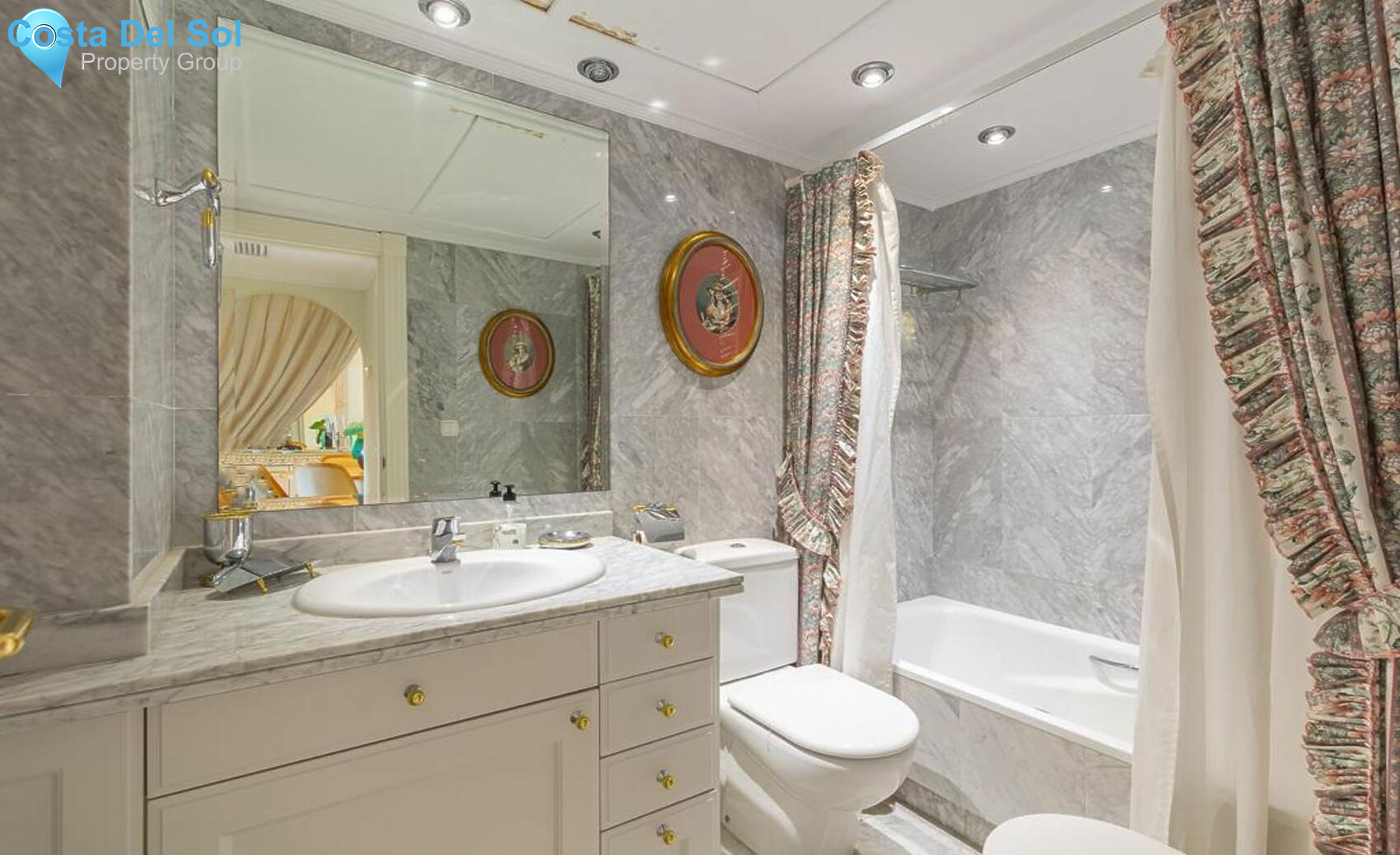 Middle Floor Apartment in The Golden Mile-1490077