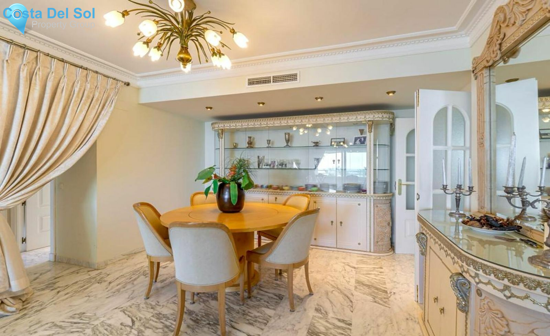 Middle Floor Apartment in The Golden Mile-1490065