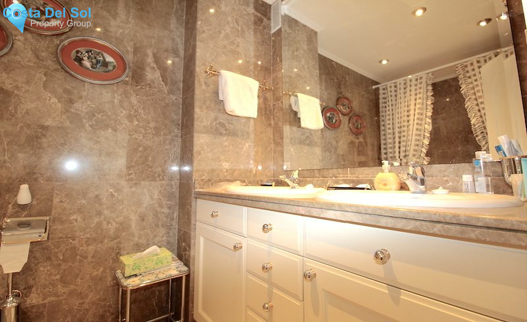 Middle Floor Apartment in The Golden Mile-1490134