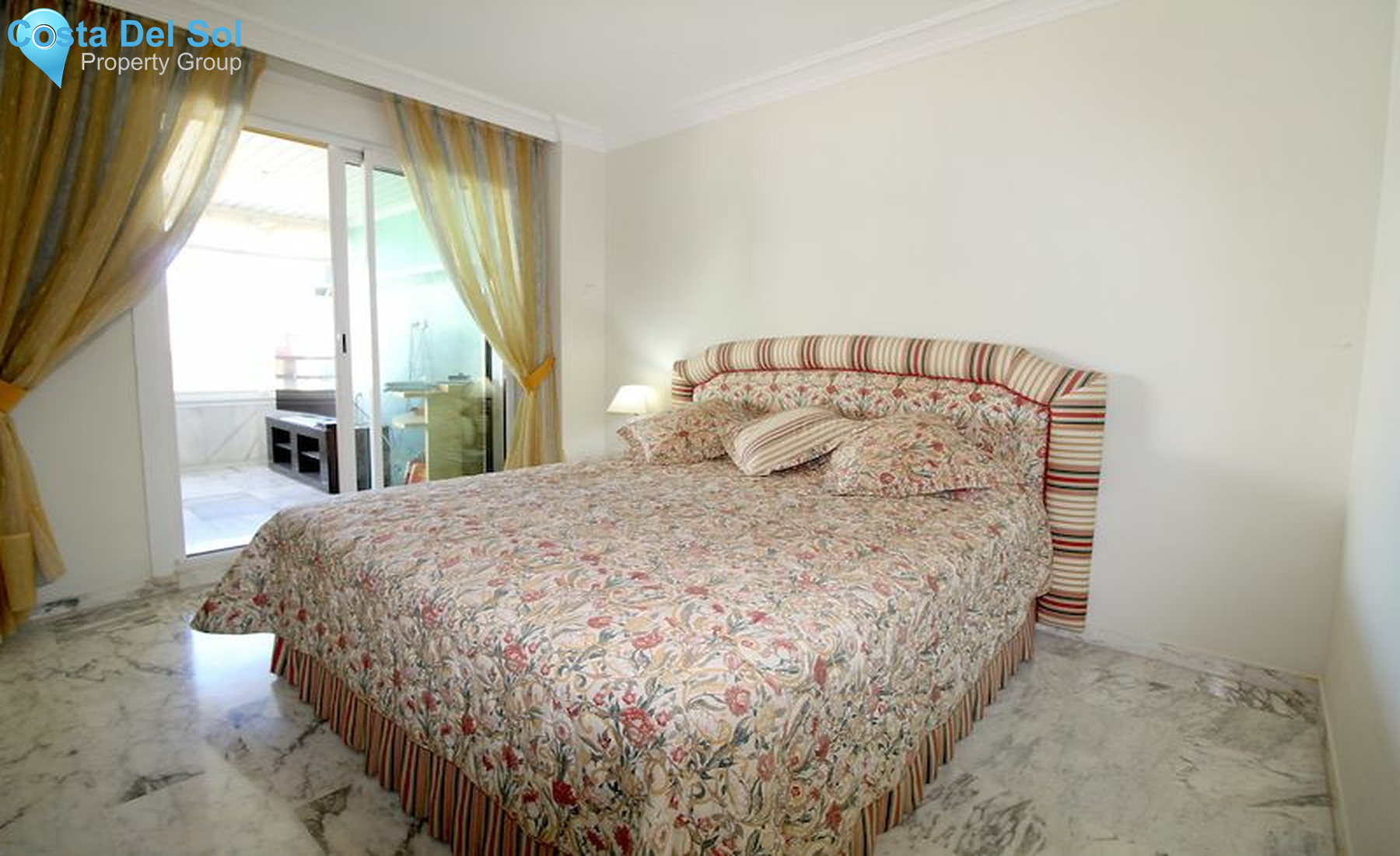 Middle Floor Apartment in The Golden Mile-1490136
