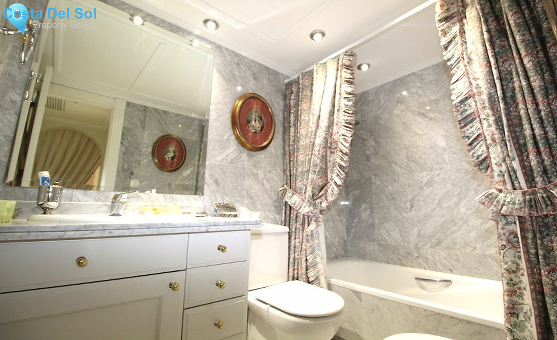 Middle Floor Apartment in The Golden Mile-1490137