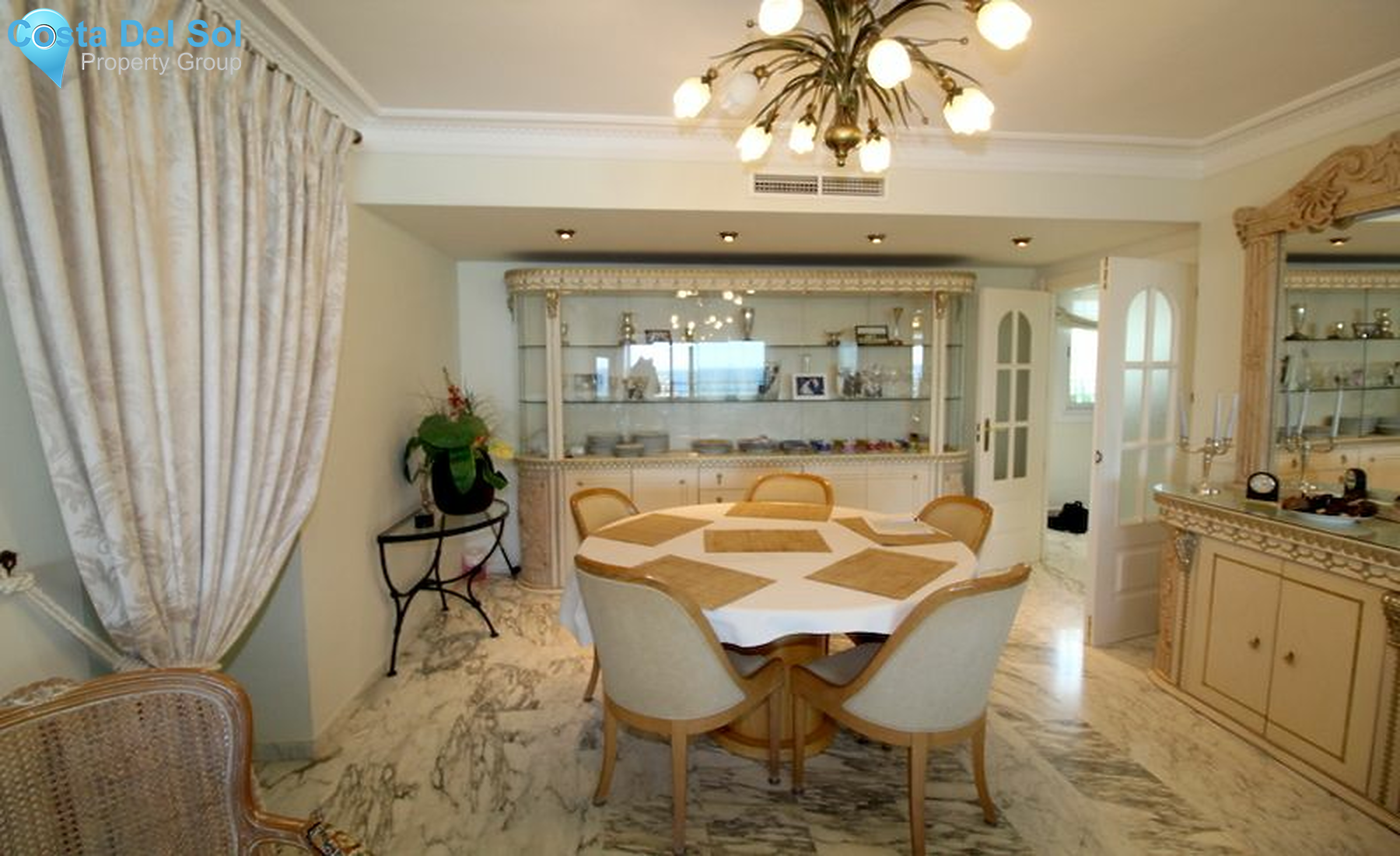 Middle Floor Apartment in The Golden Mile-1490125