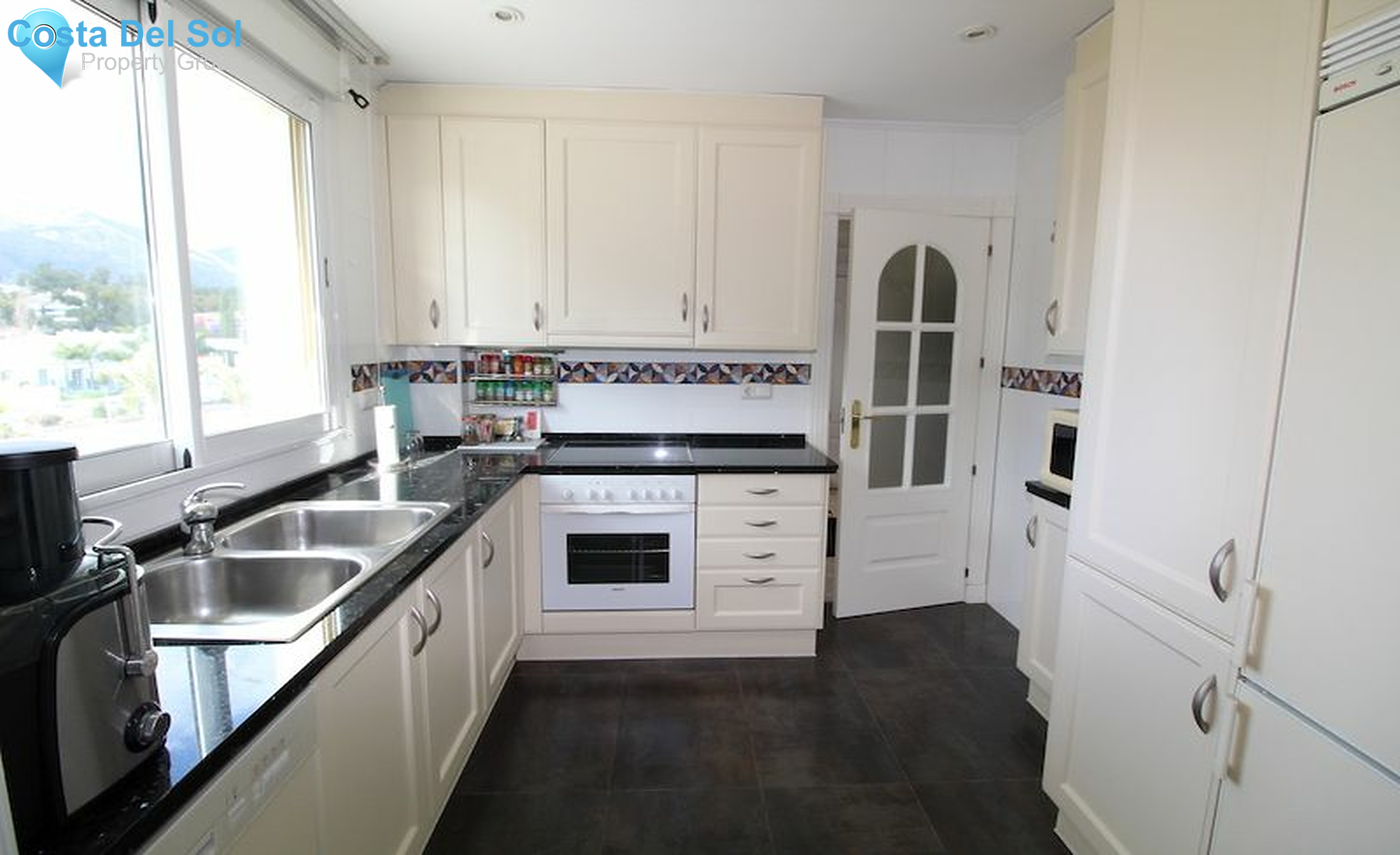 Middle Floor Apartment in The Golden Mile-1490126