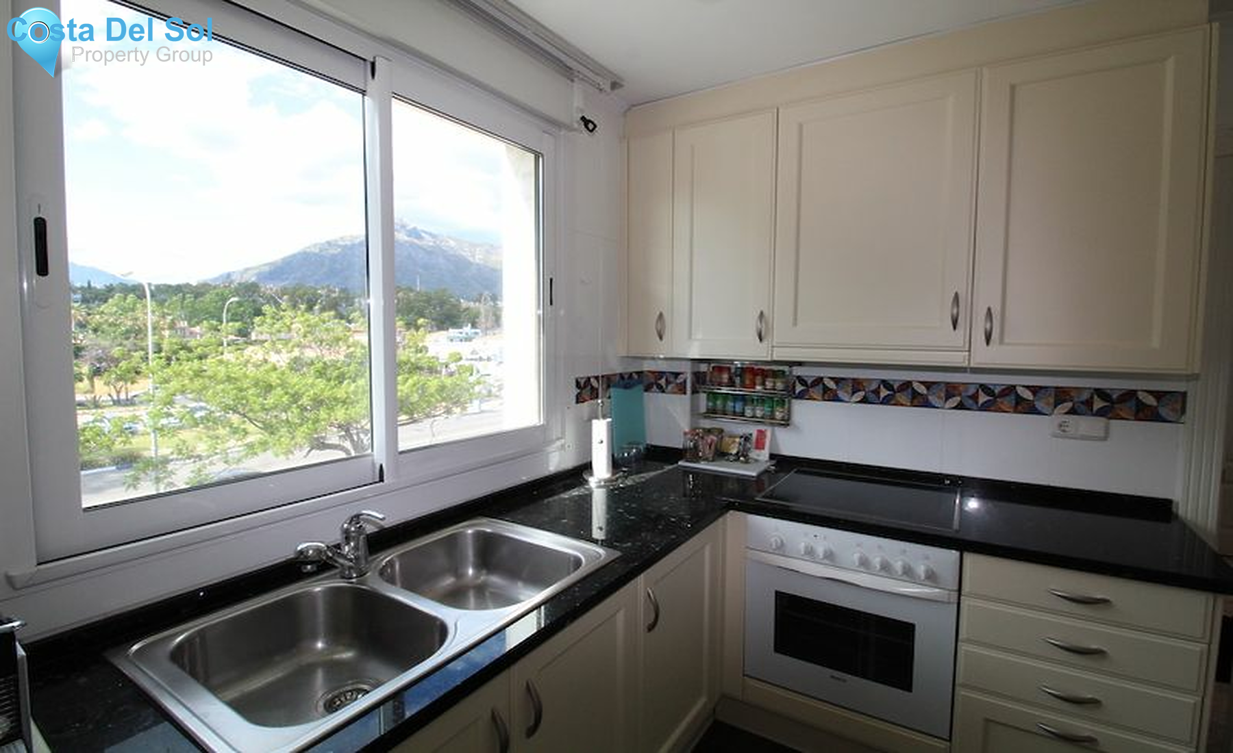 Middle Floor Apartment in The Golden Mile-1490127