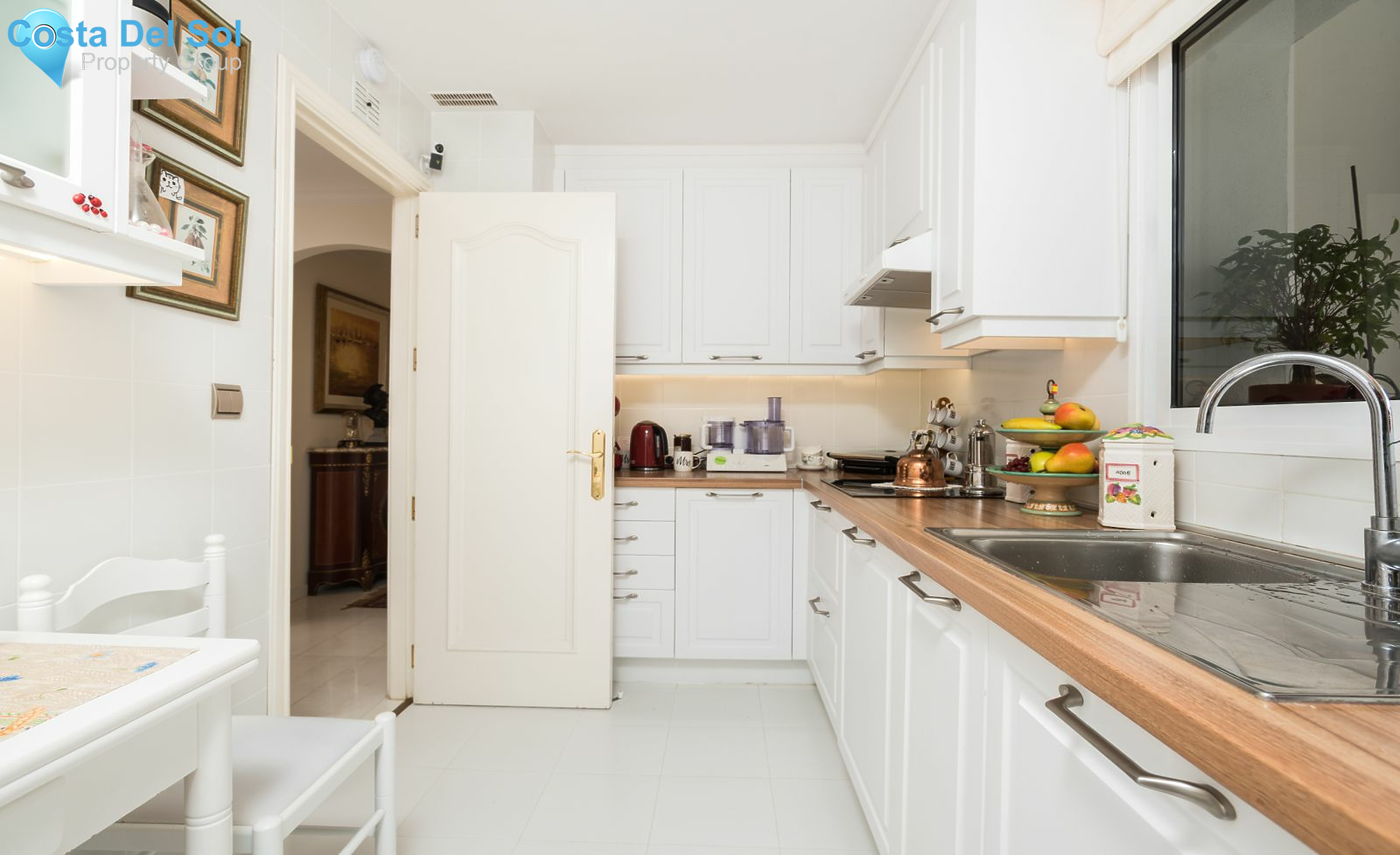 Middle Floor Apartment in The Golden Mile-1530334