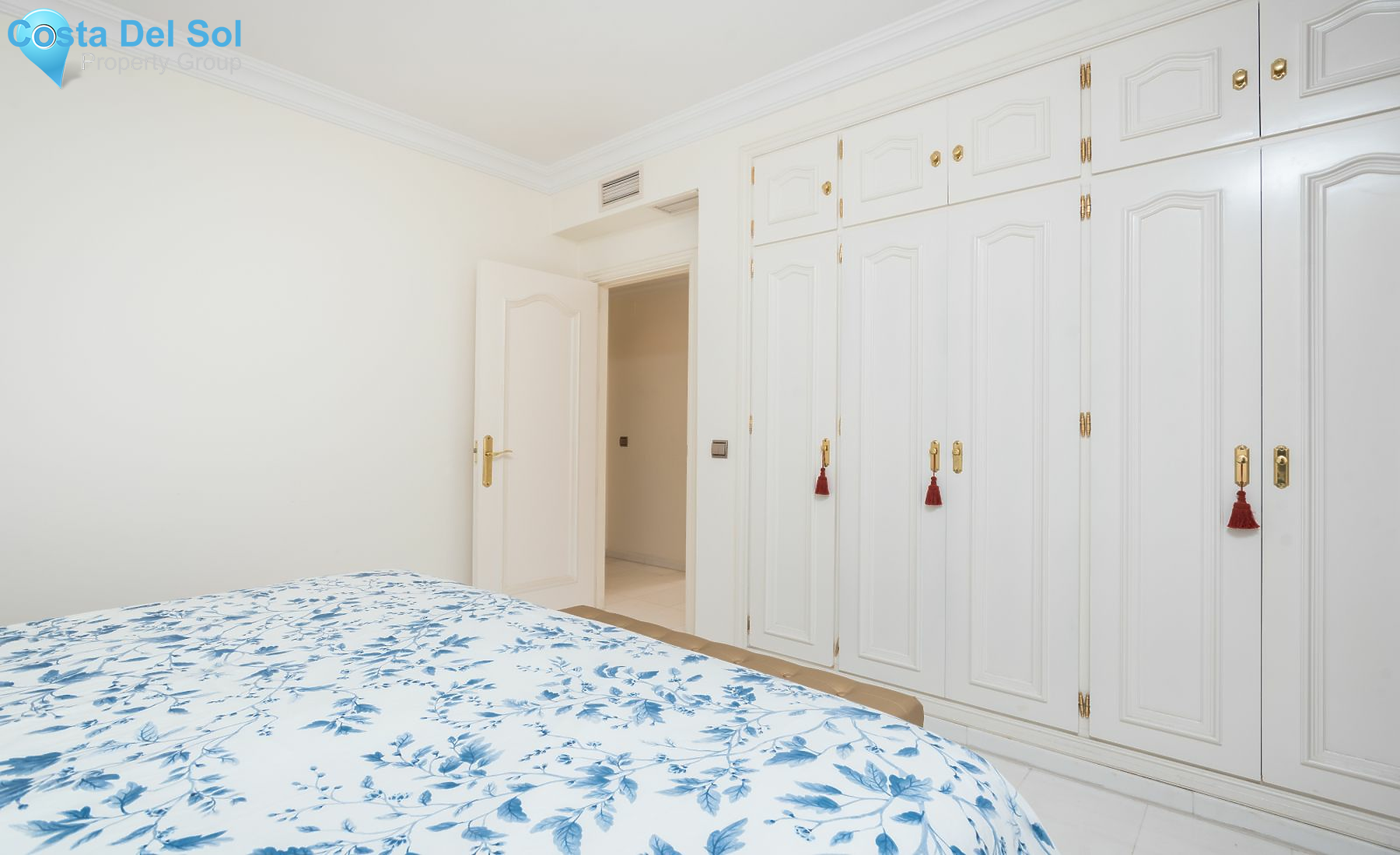 Middle Floor Apartment in The Golden Mile-1530336