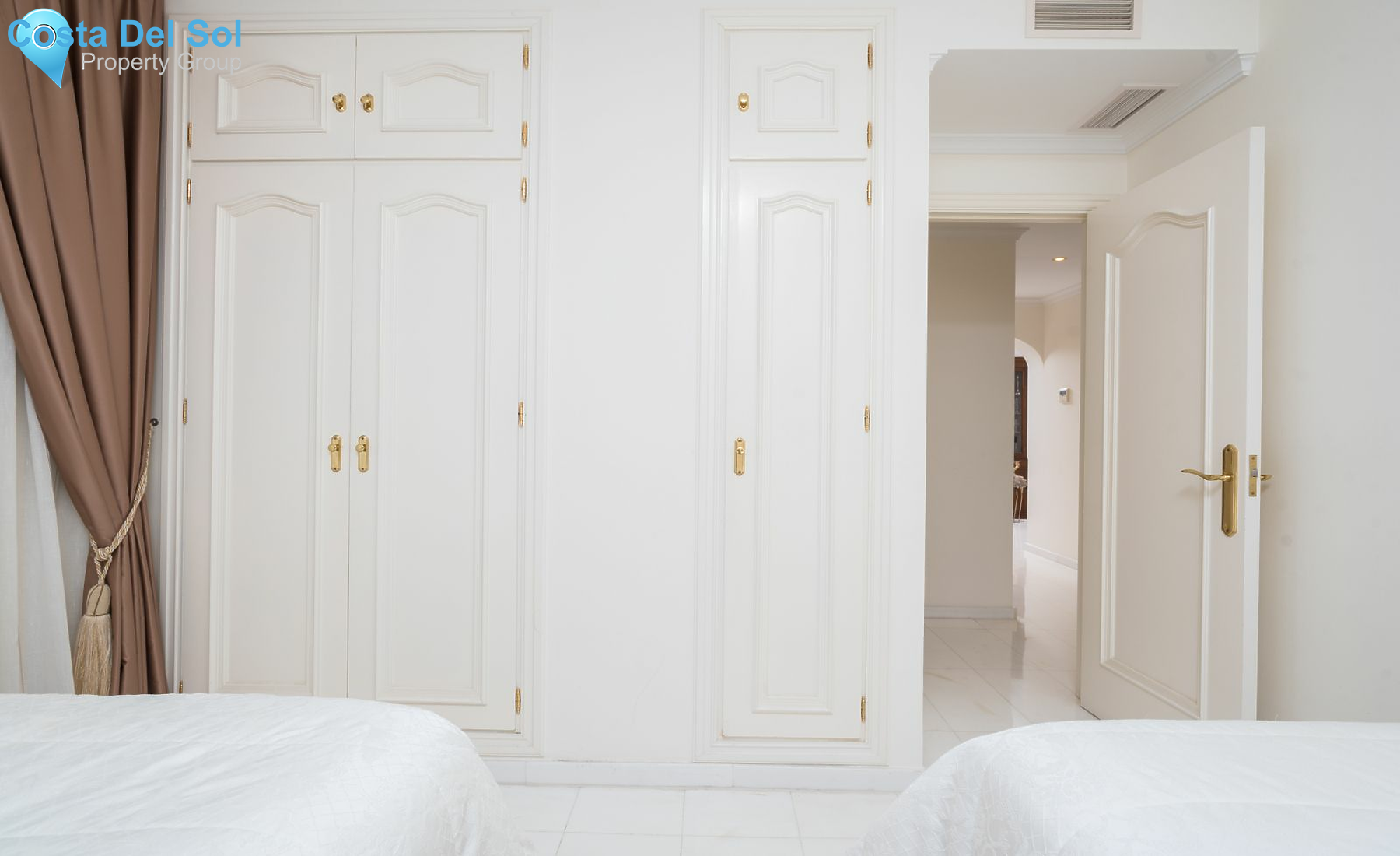 Middle Floor Apartment in The Golden Mile-1530340