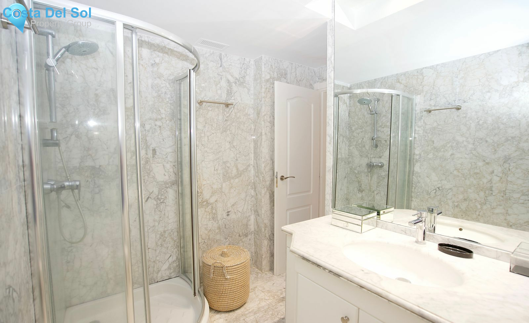 Middle Floor Apartment in The Golden Mile-1531004