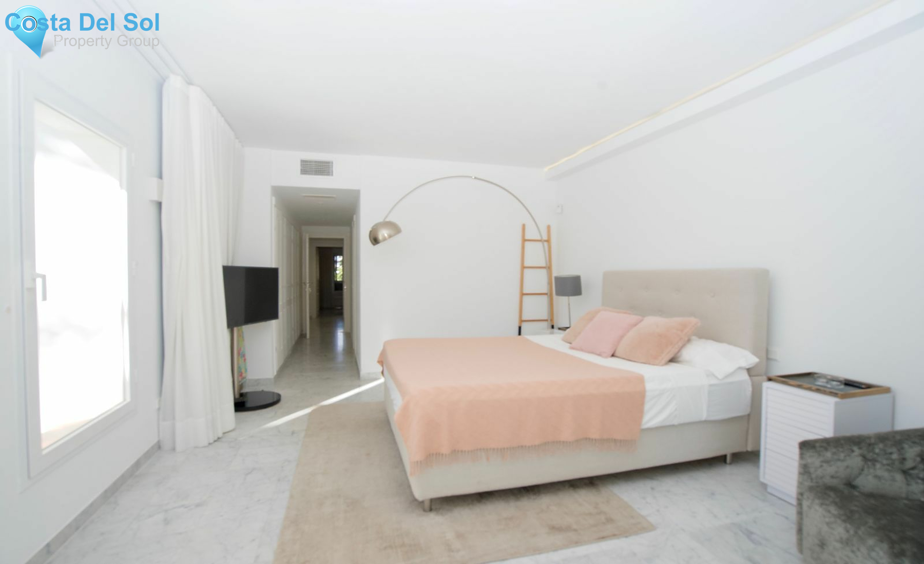 Middle Floor Apartment in The Golden Mile-1531007