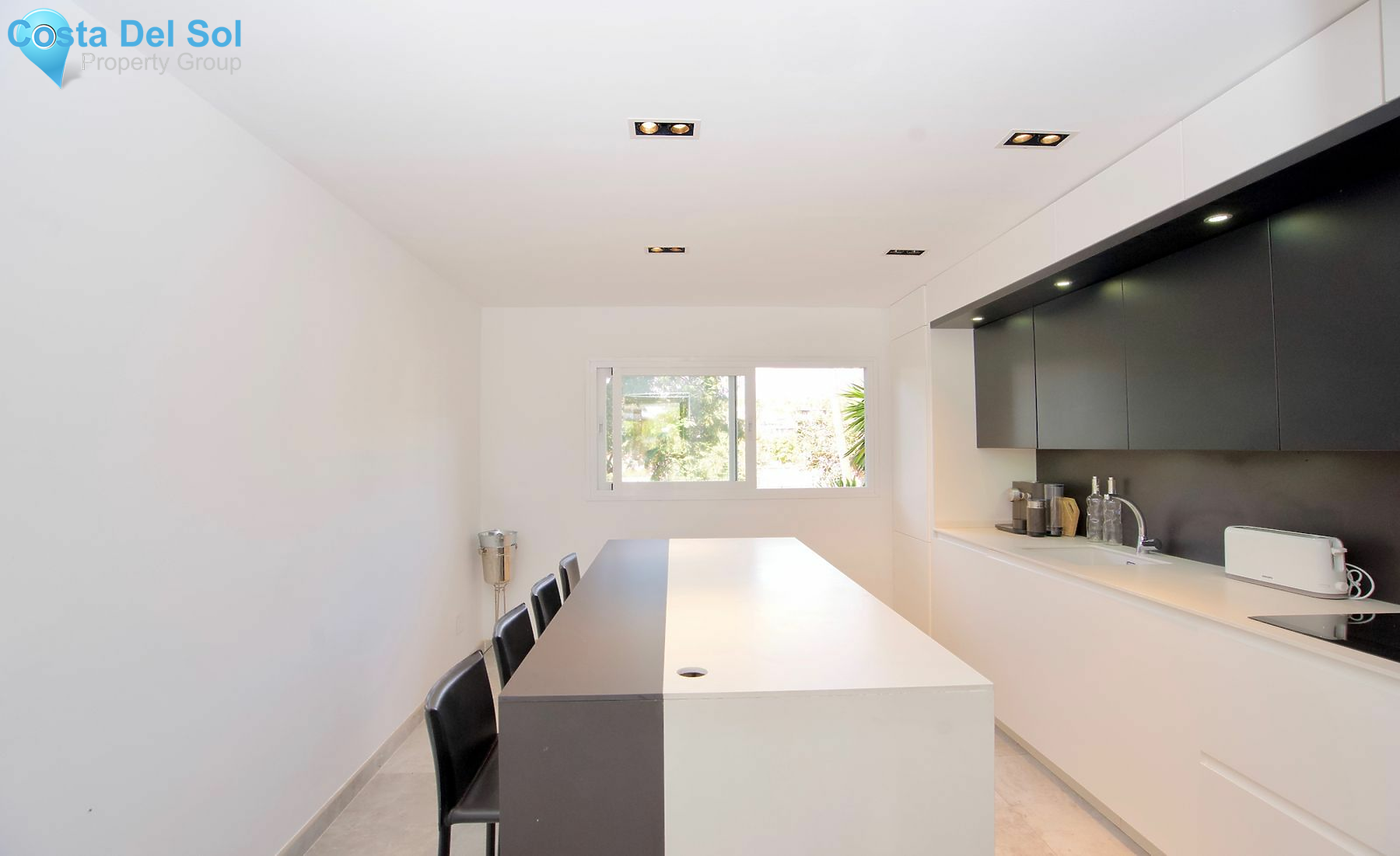 Middle Floor Apartment in The Golden Mile-1530998