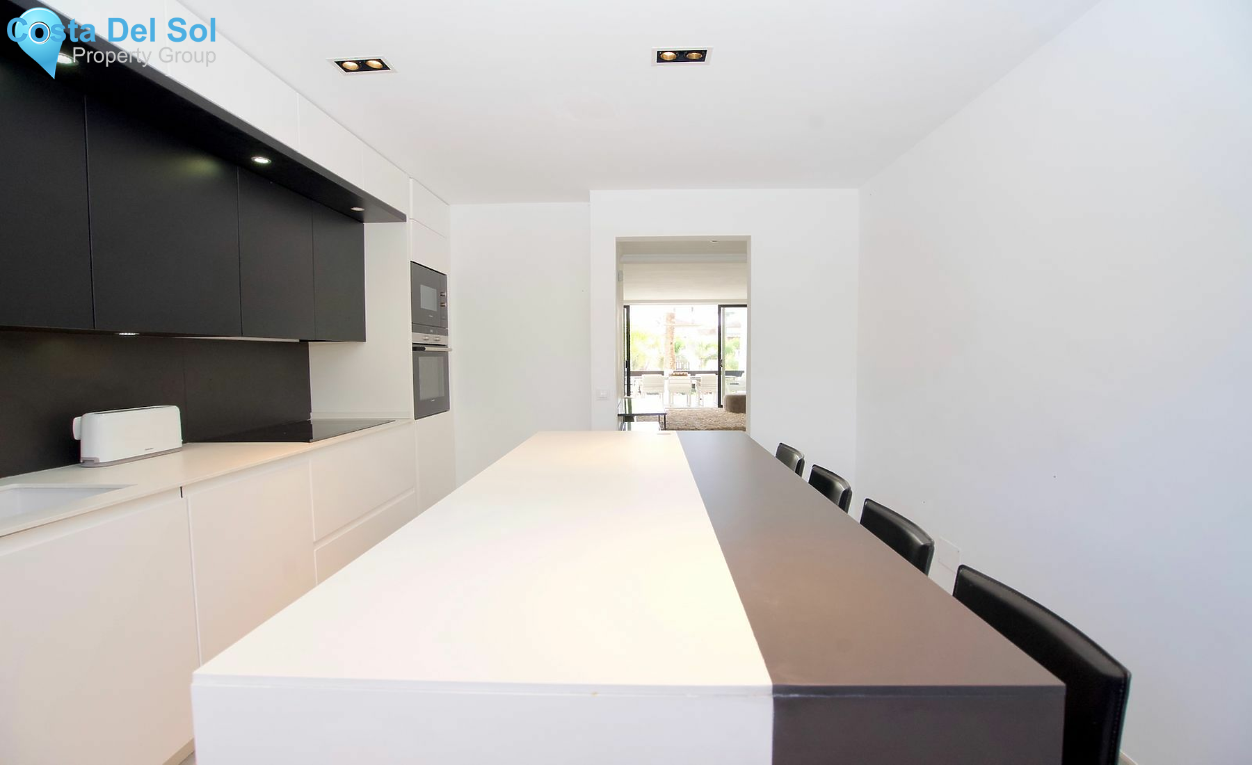 Middle Floor Apartment in The Golden Mile-1531001