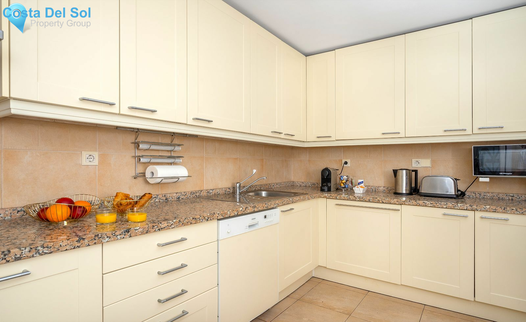 Middle Floor Apartment in The Golden Mile-1531263