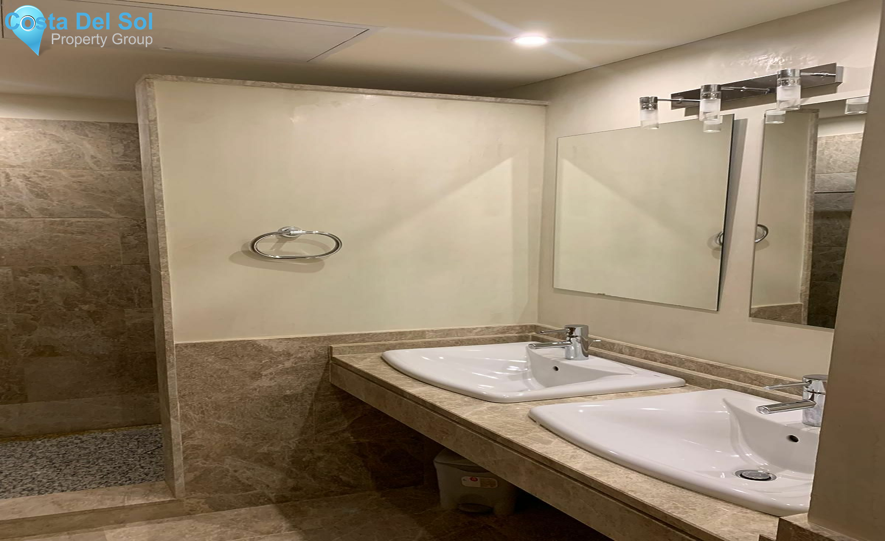 Middle Floor Apartment in Santa Clara-1484210