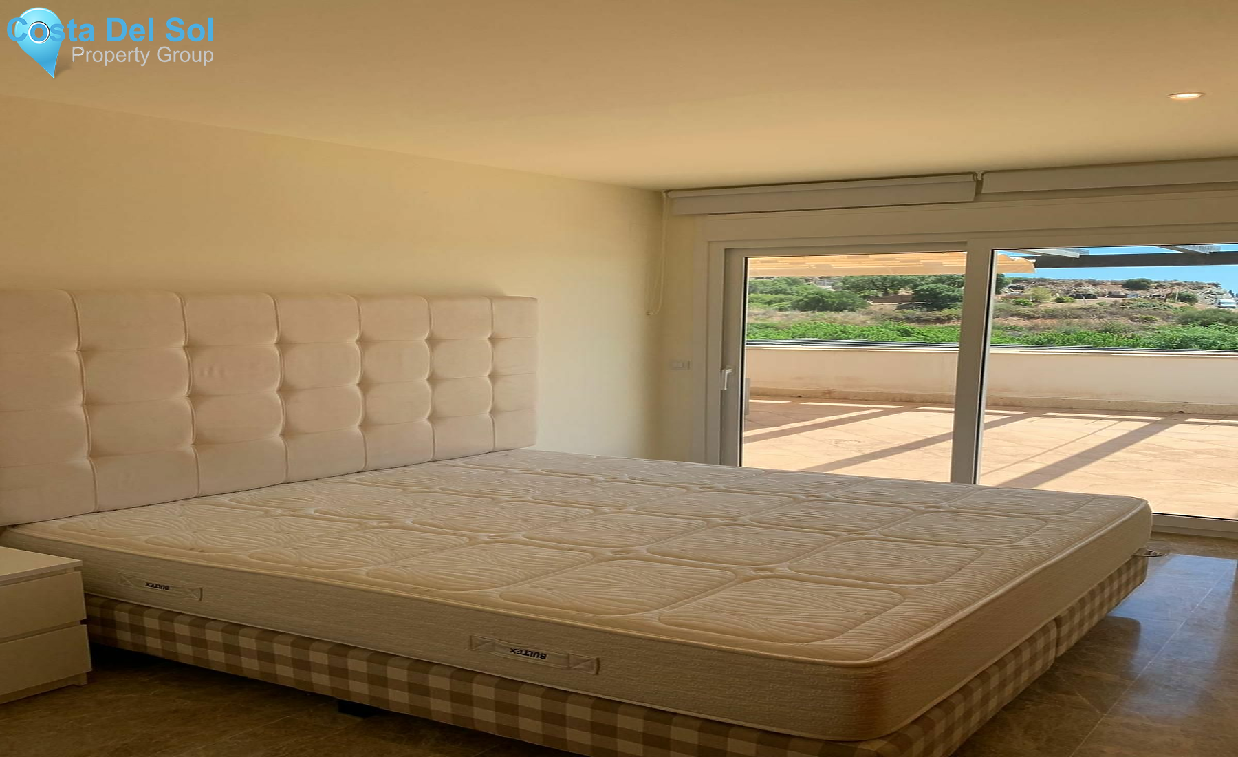 Middle Floor Apartment in Santa Clara-1484211