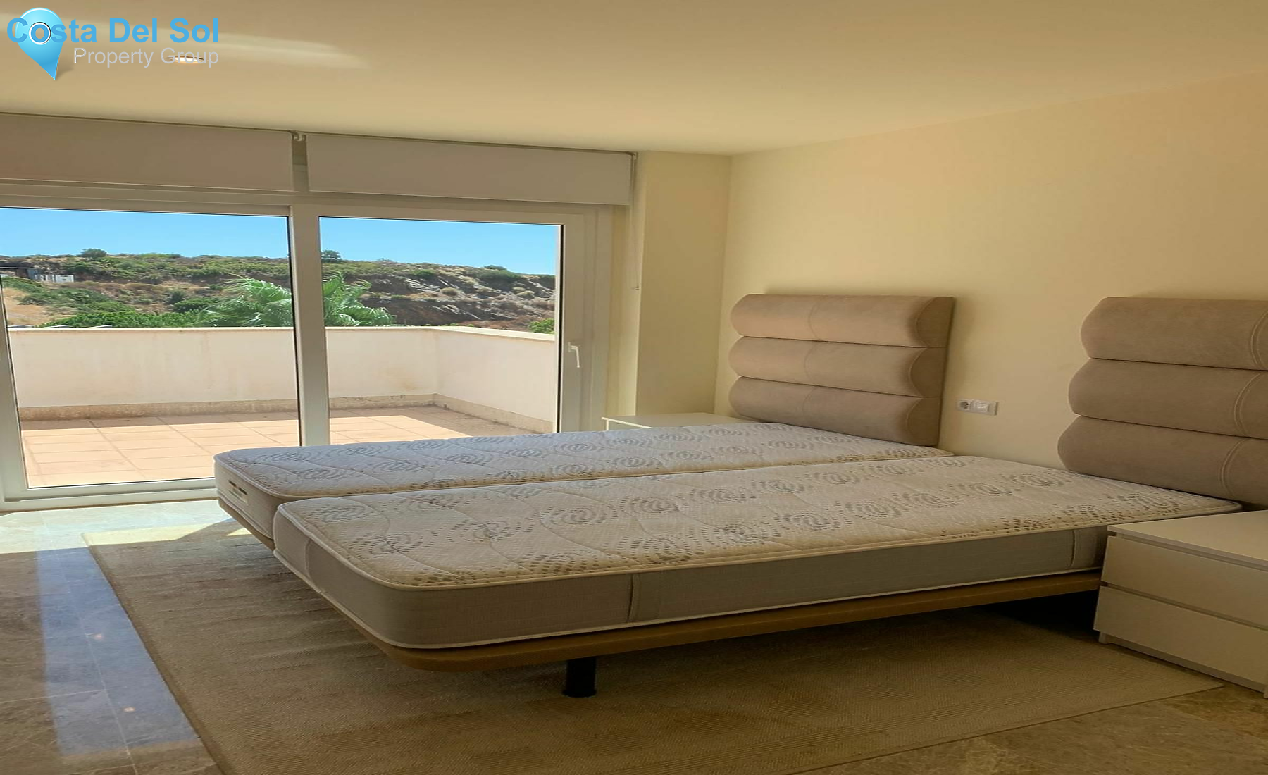 Middle Floor Apartment in Santa Clara-1484212