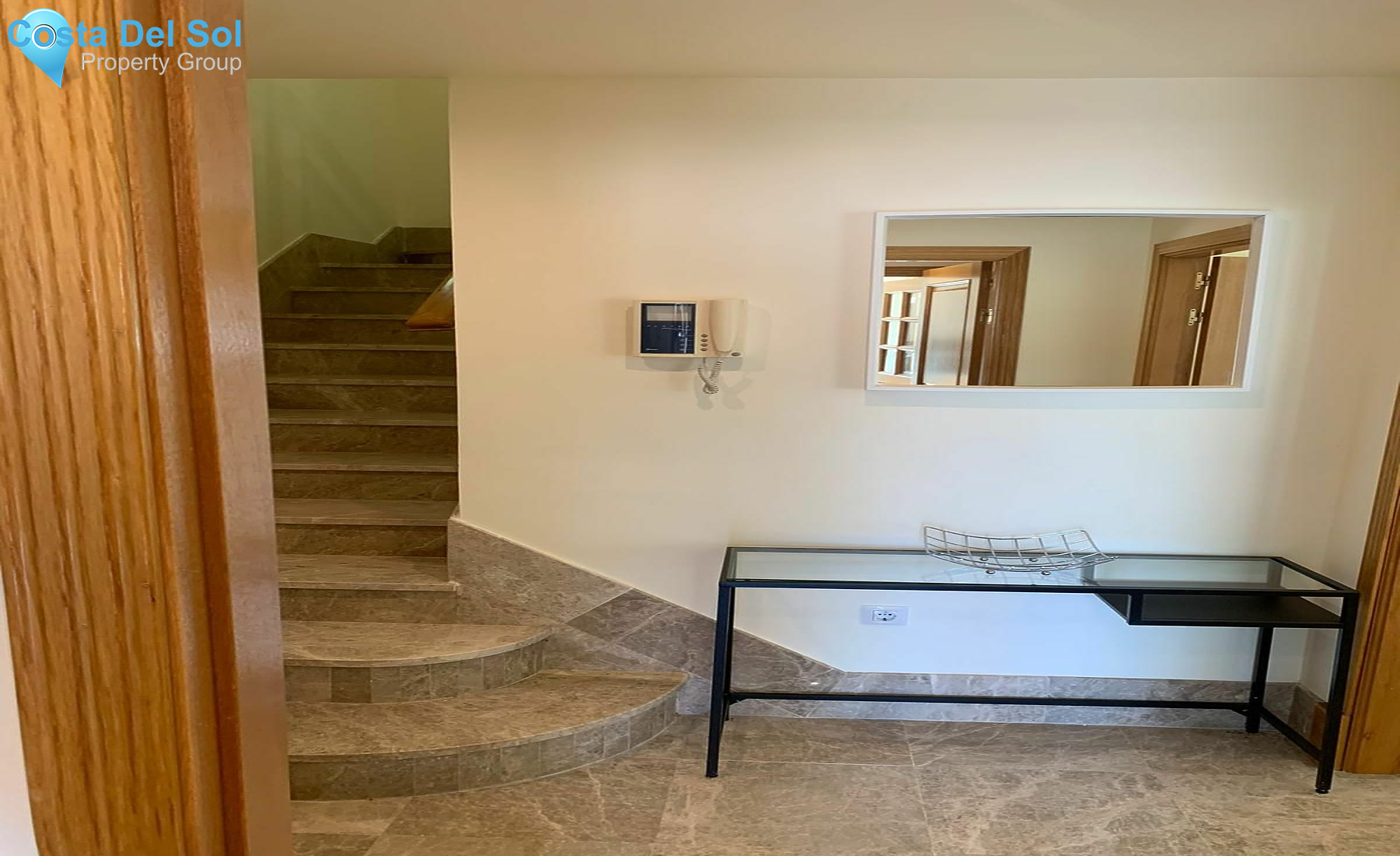 Middle Floor Apartment in Santa Clara-1484217