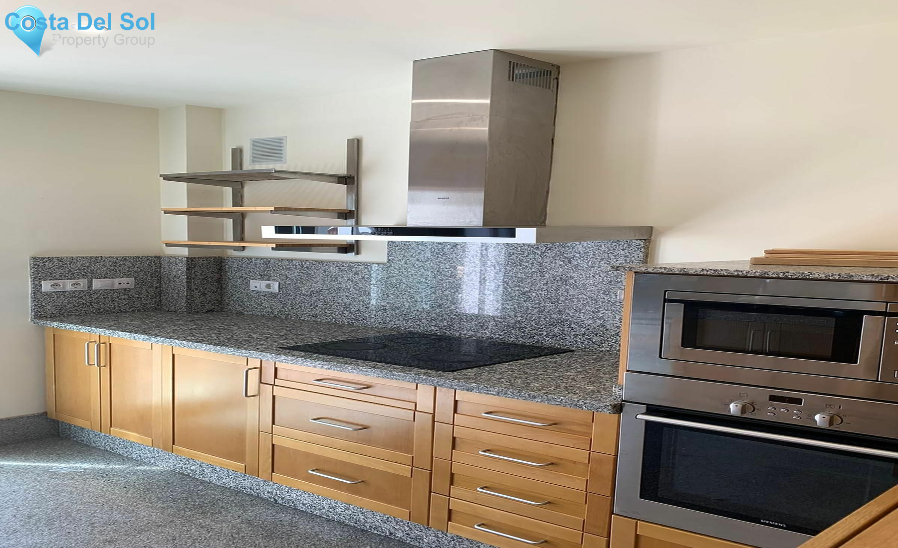 Middle Floor Apartment in Santa Clara-1484204