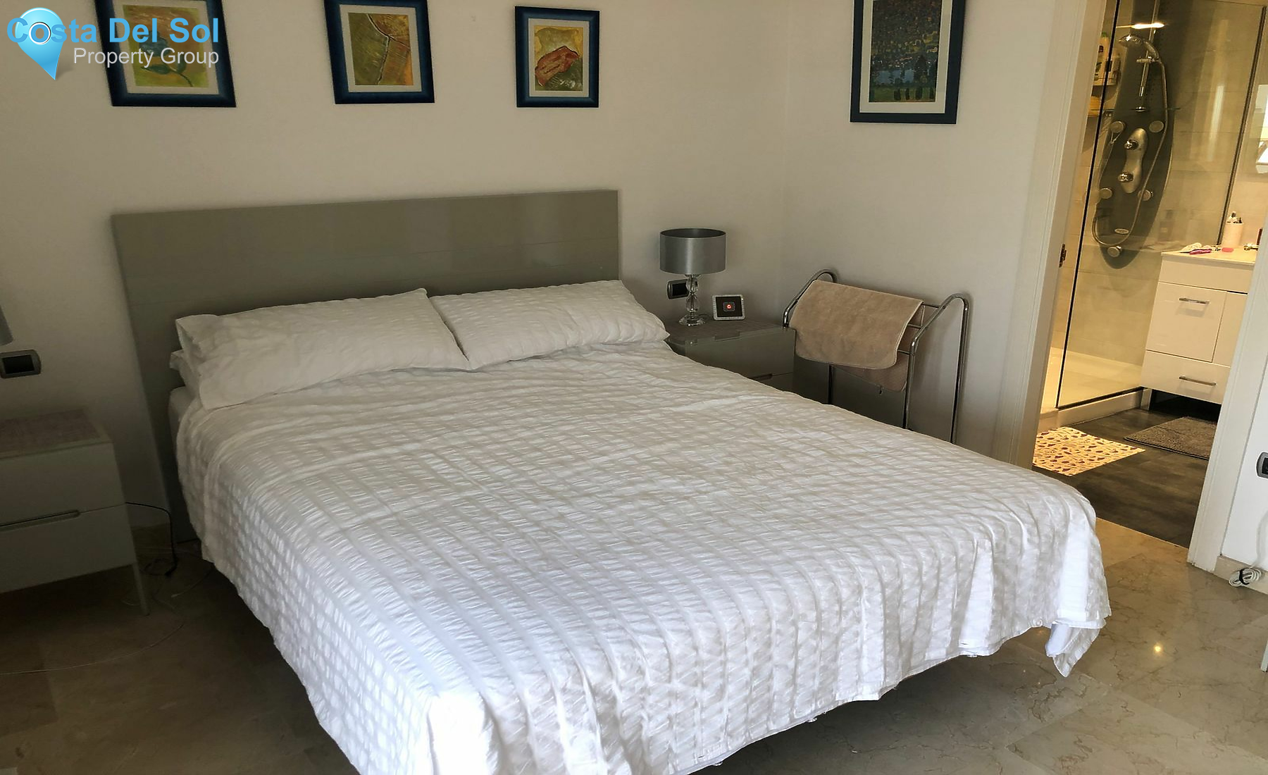 Semi-Detached House in Bel Air-1483731