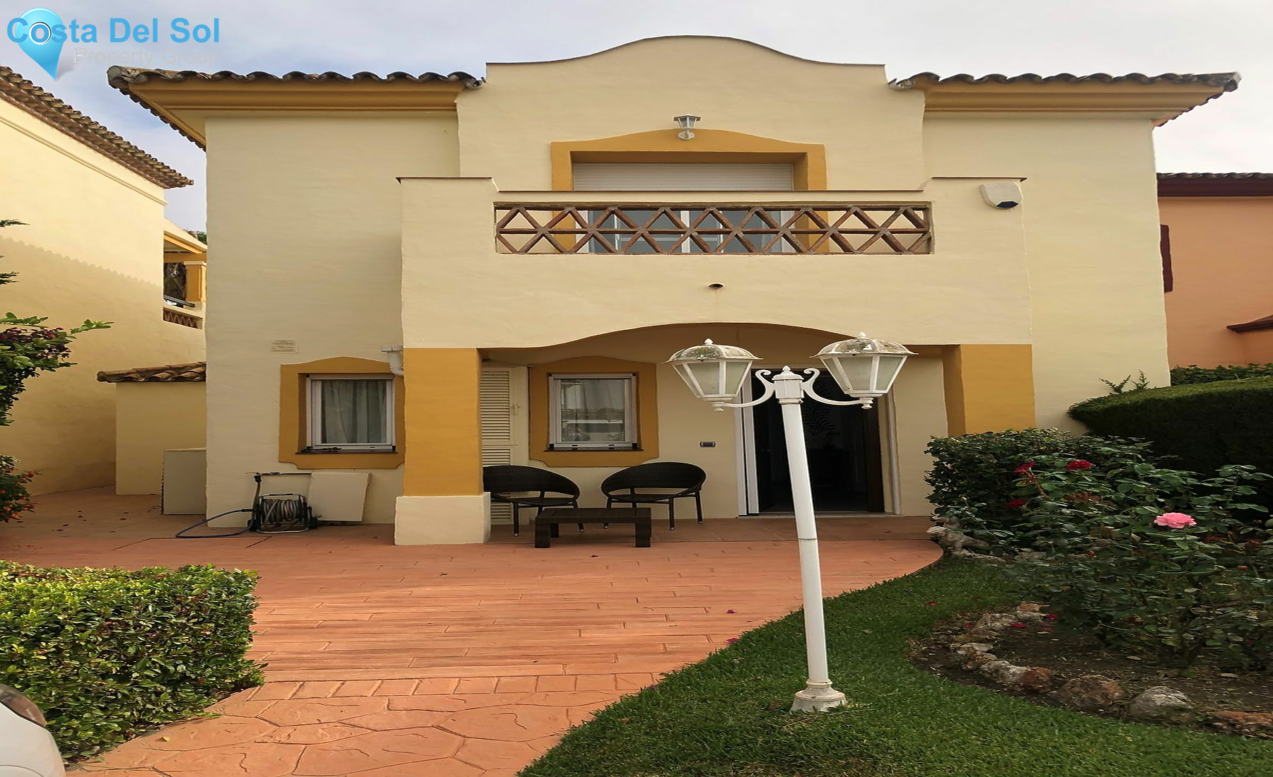 Semi-Detached House in Bel Air-1483736