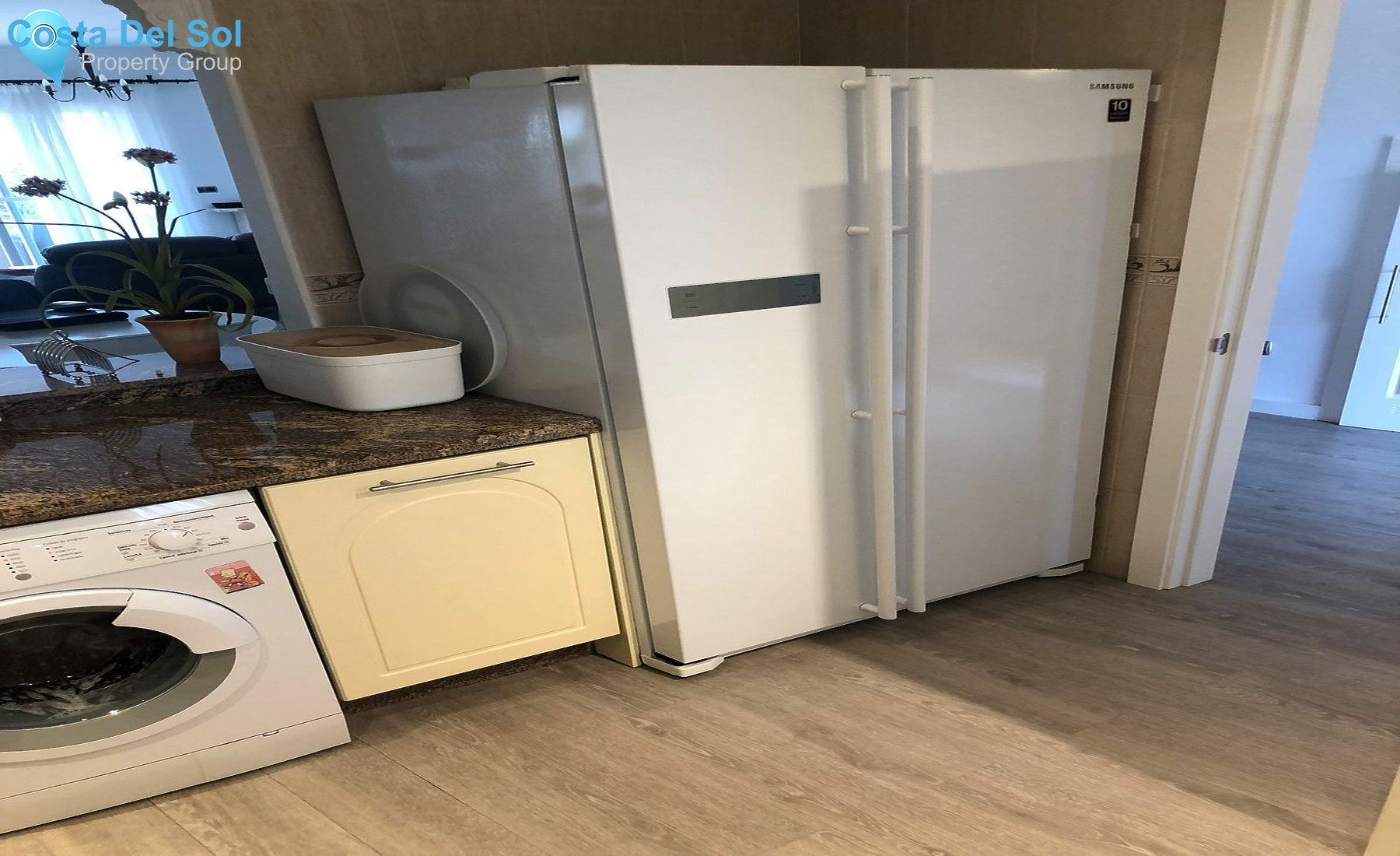 Semi-Detached House in Bel Air-1483738