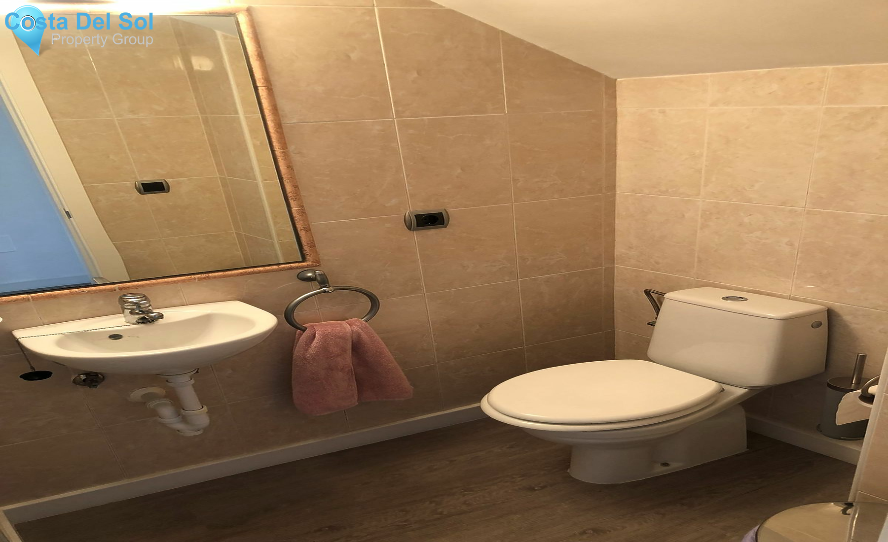 Semi-Detached House in Bel Air-1483740