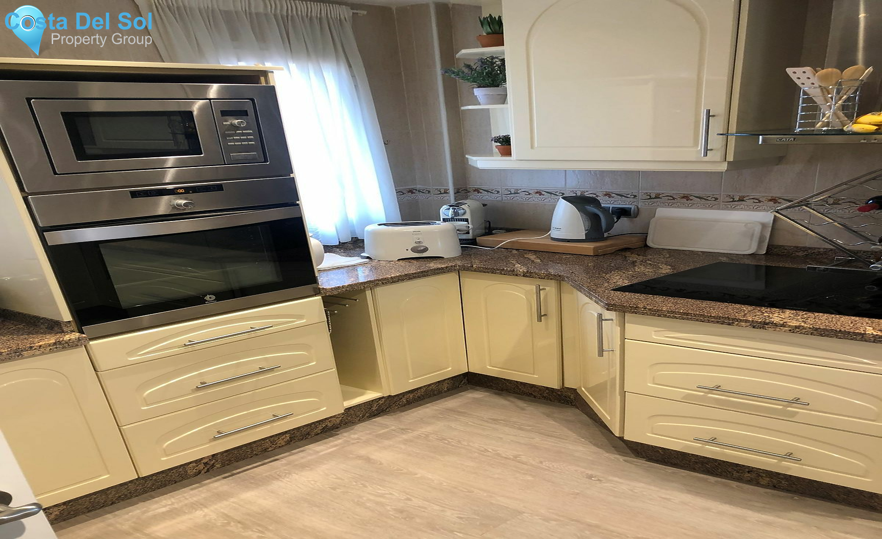 Semi-Detached House in Bel Air-1483725