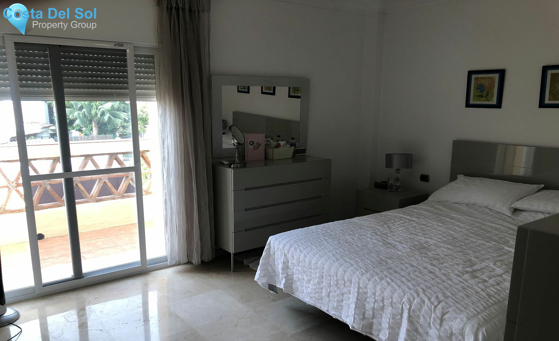 Semi-Detached House in Bel Air-1483726