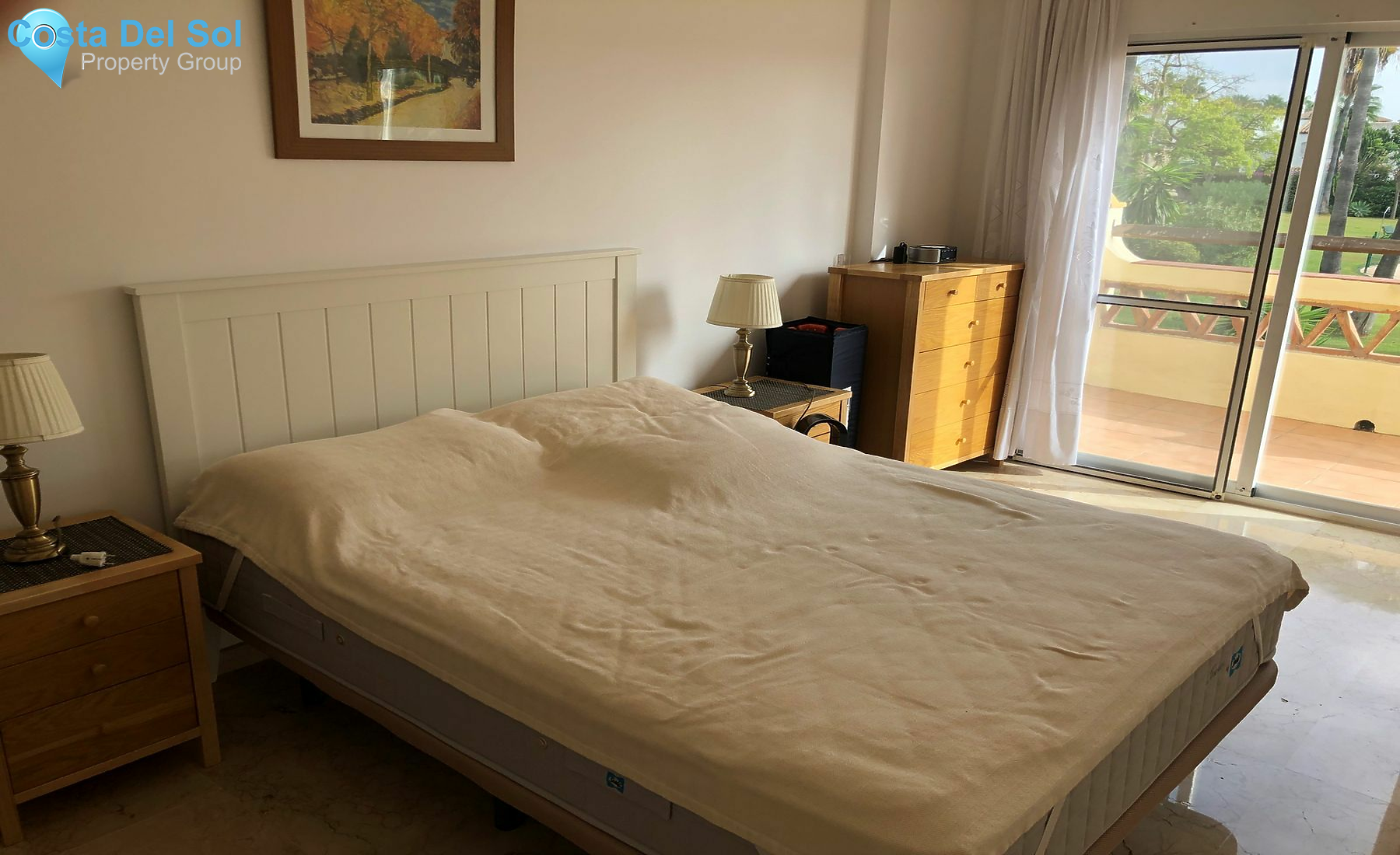 Semi-Detached House in Bel Air-1483730