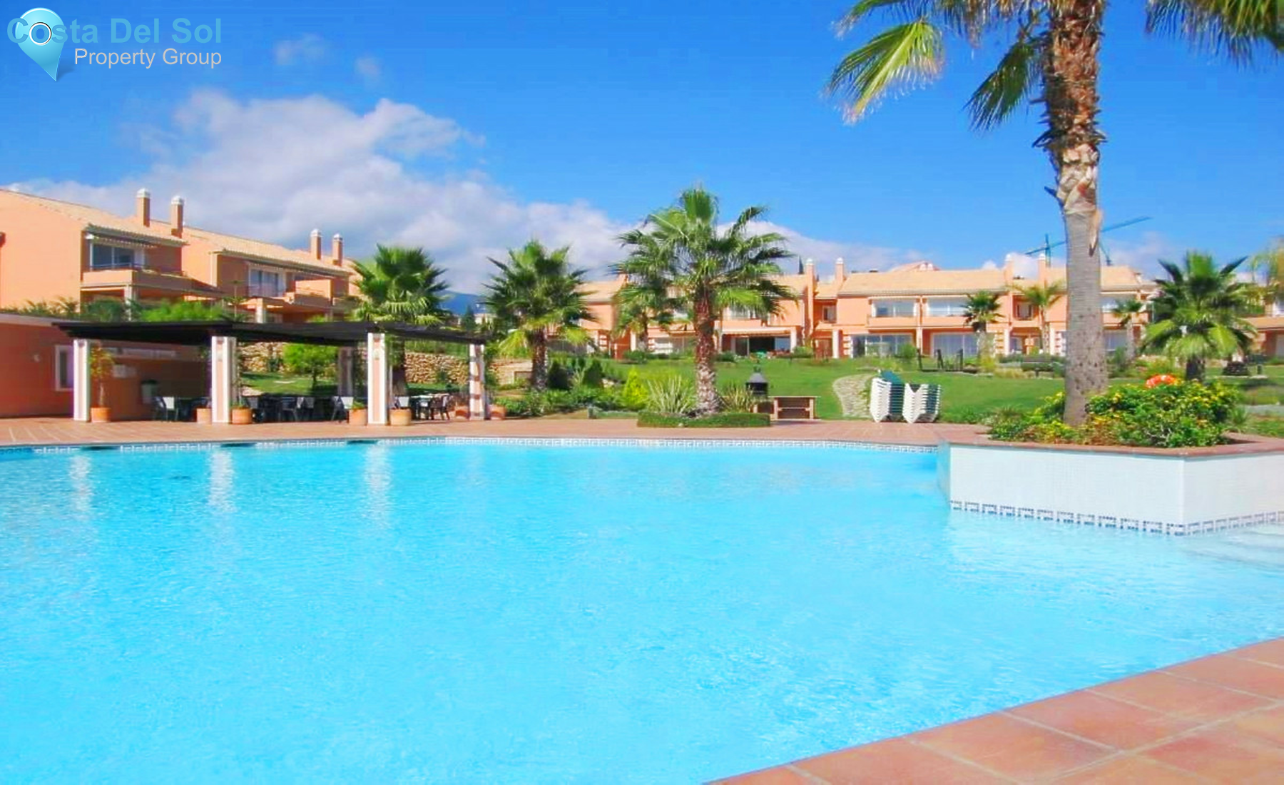 Semi-Detached House in El Paraiso-694116