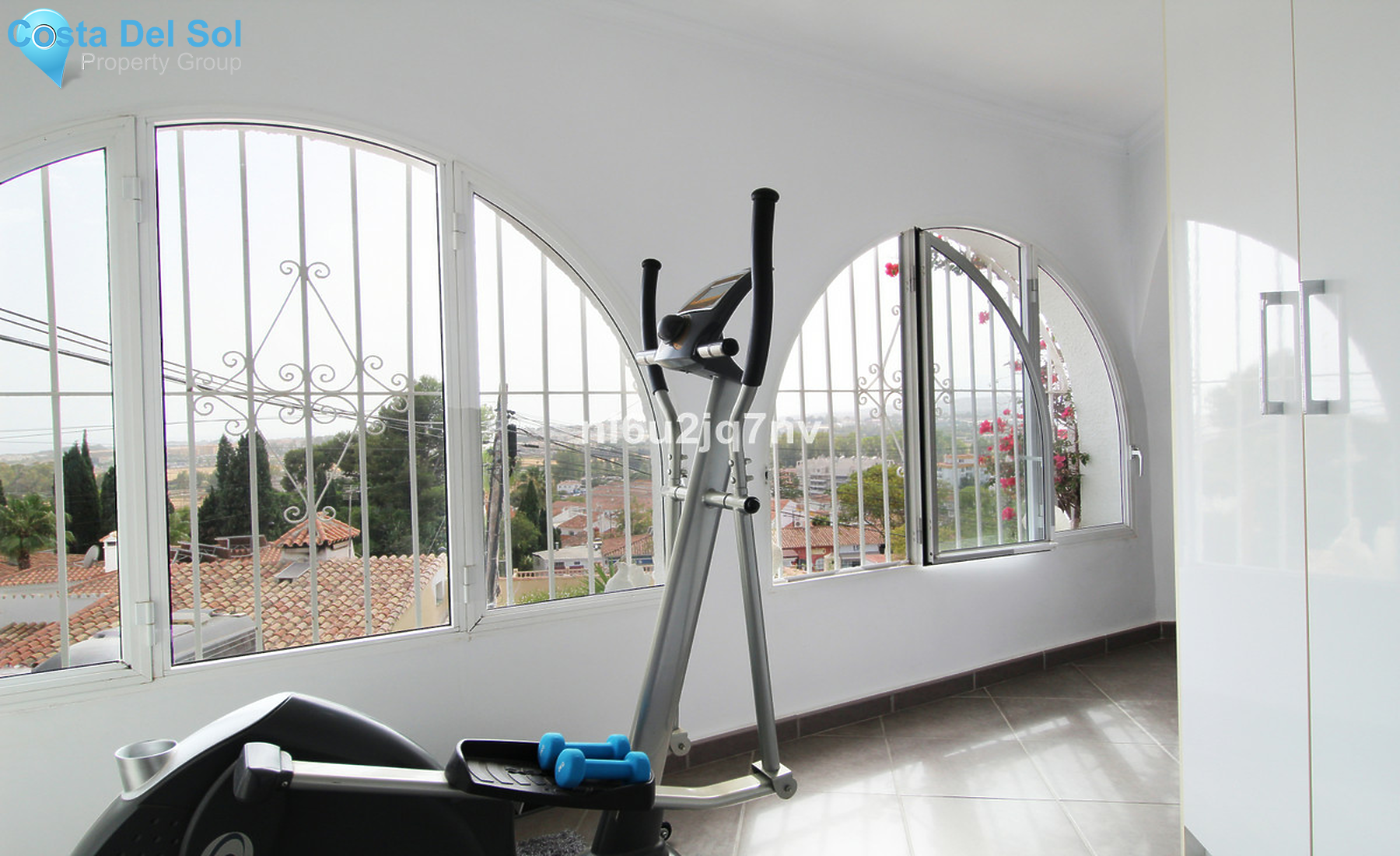 Semi-Detached House in La Campana-1344692