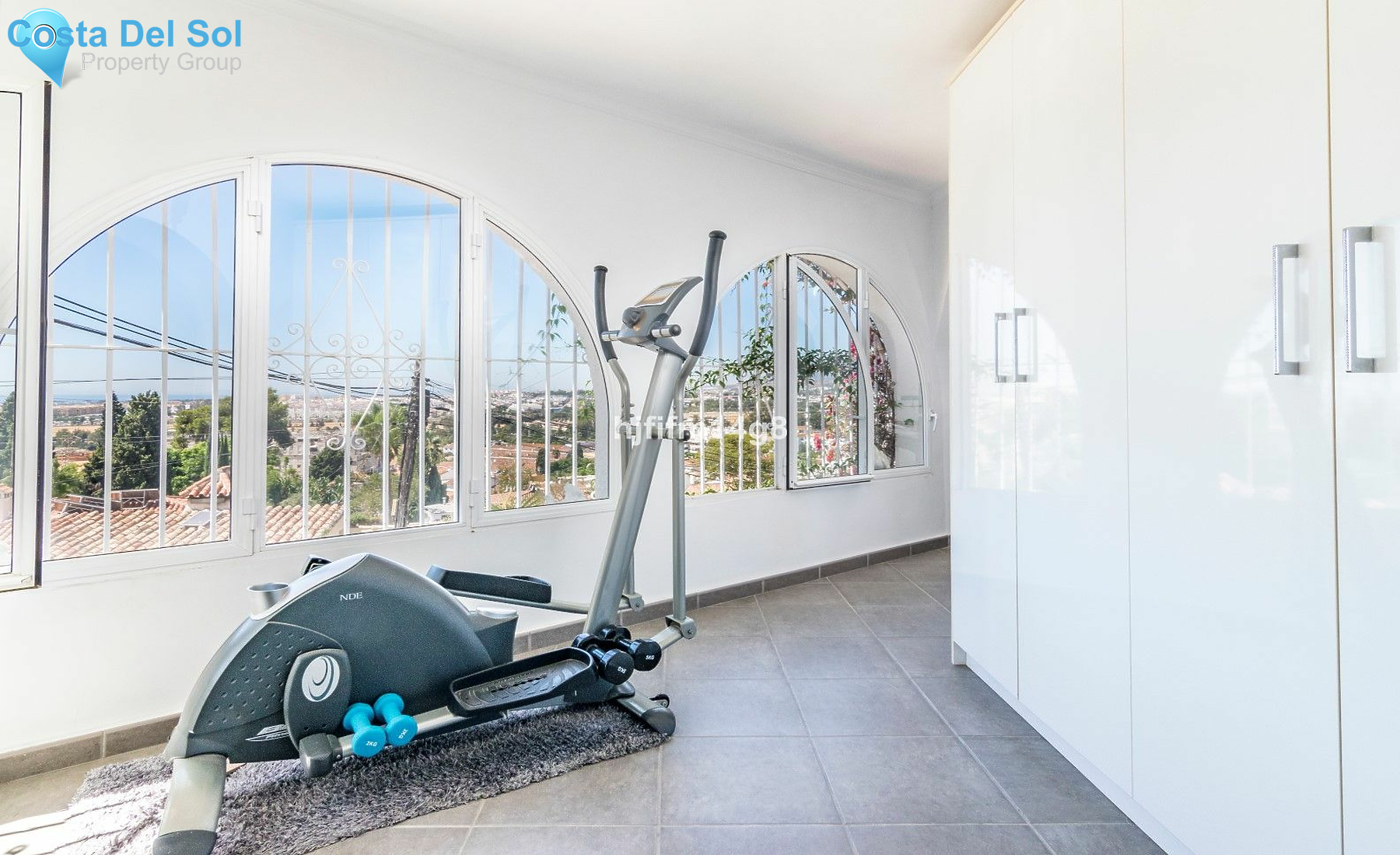 Semi-Detached House in La Campana-1450379