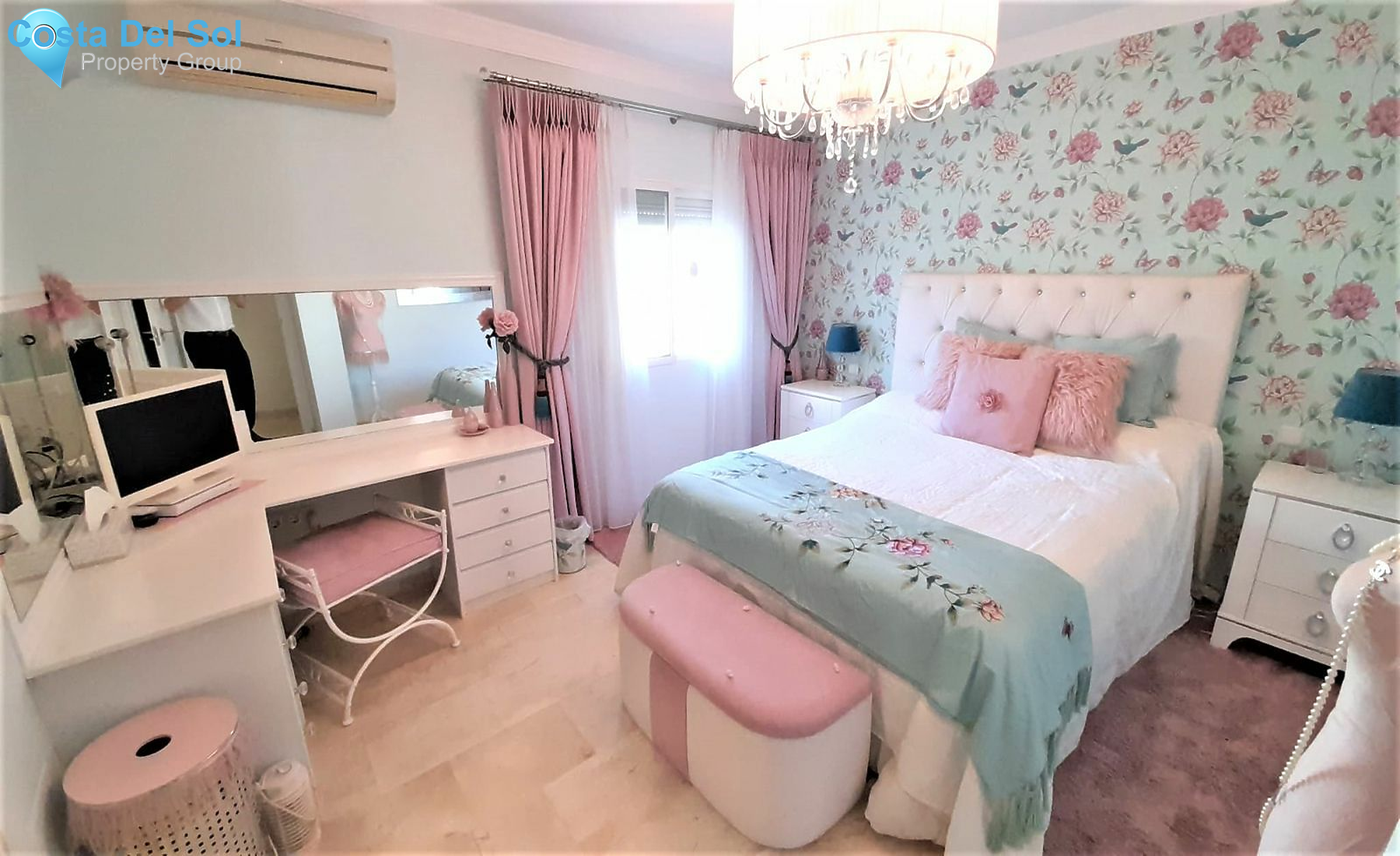 Detached Villa in La Campana-1517820