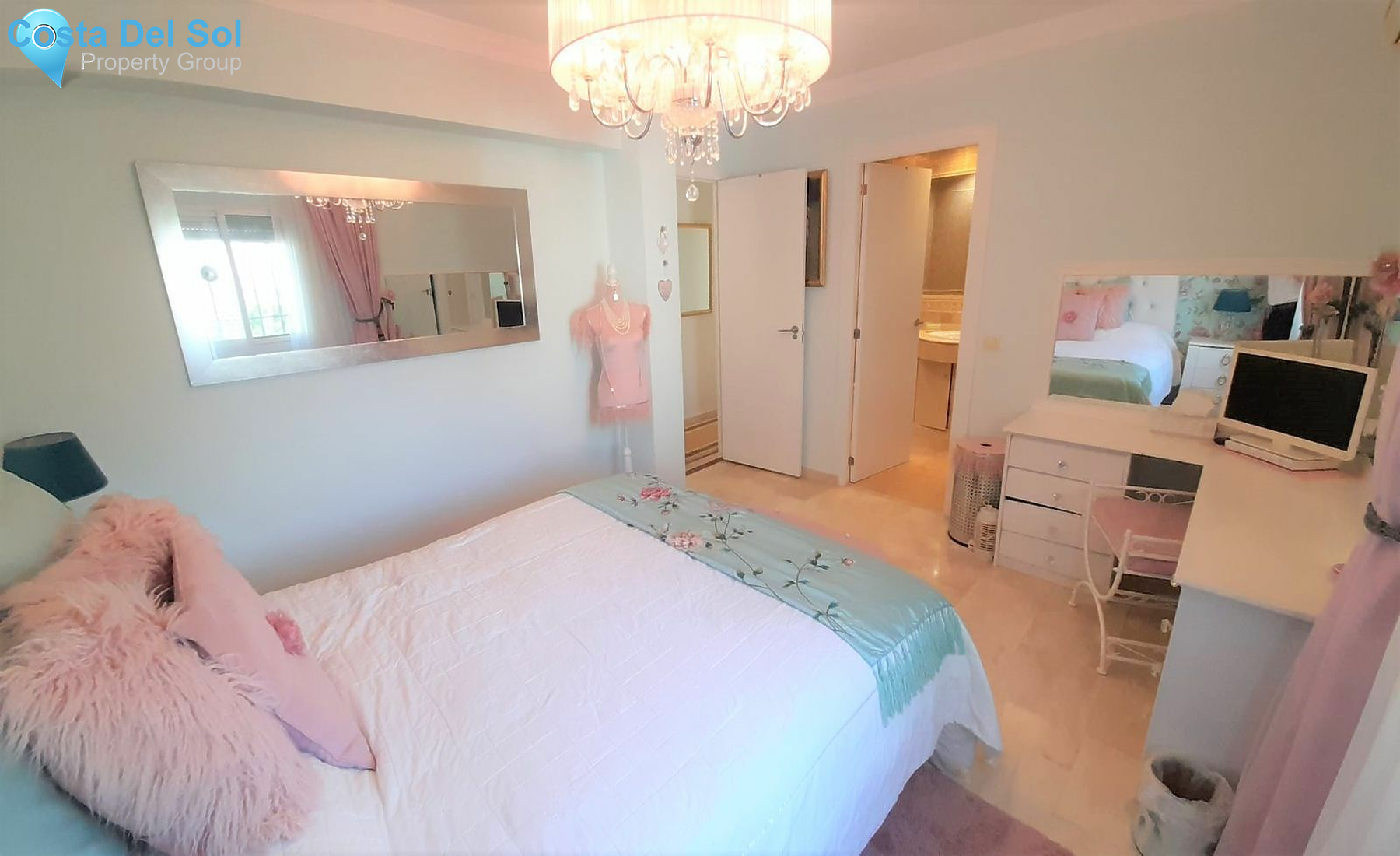 Detached Villa in La Campana-1517821